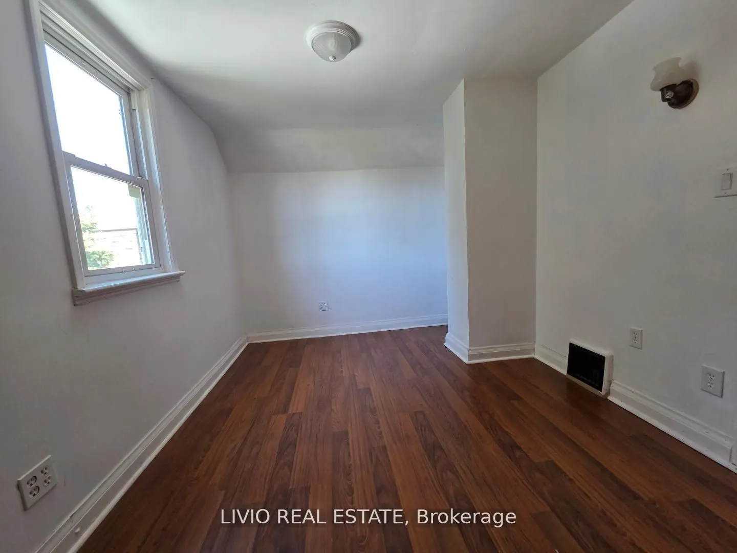 323 Queen Street E