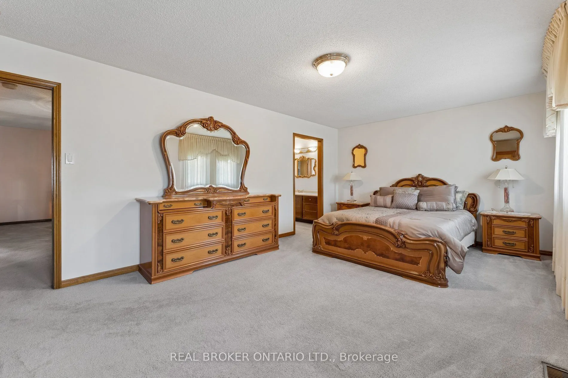 102 Coronation Circle