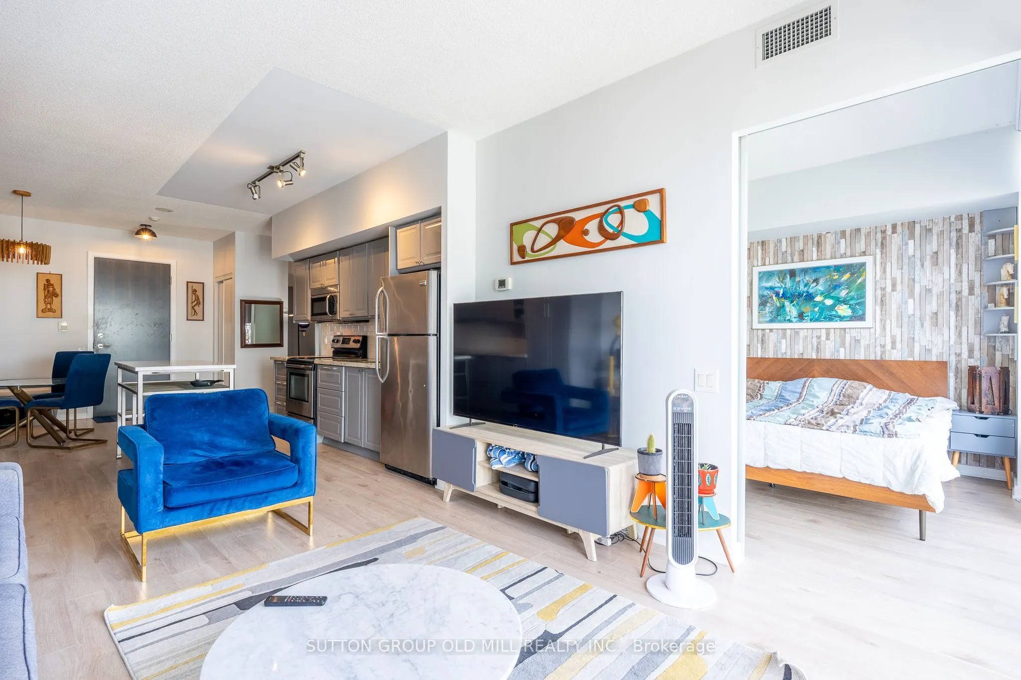 105 The Queensway Way #2014