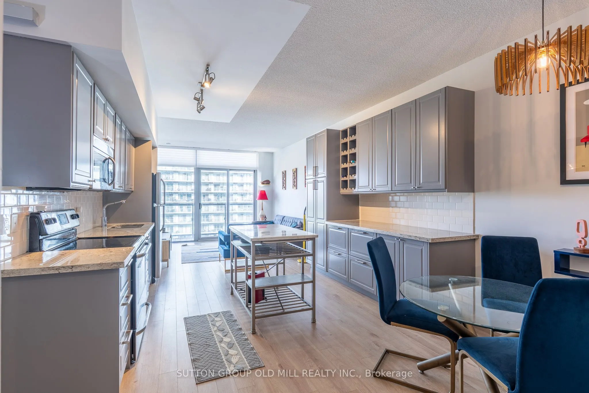 105 The Queensway Way #2014
