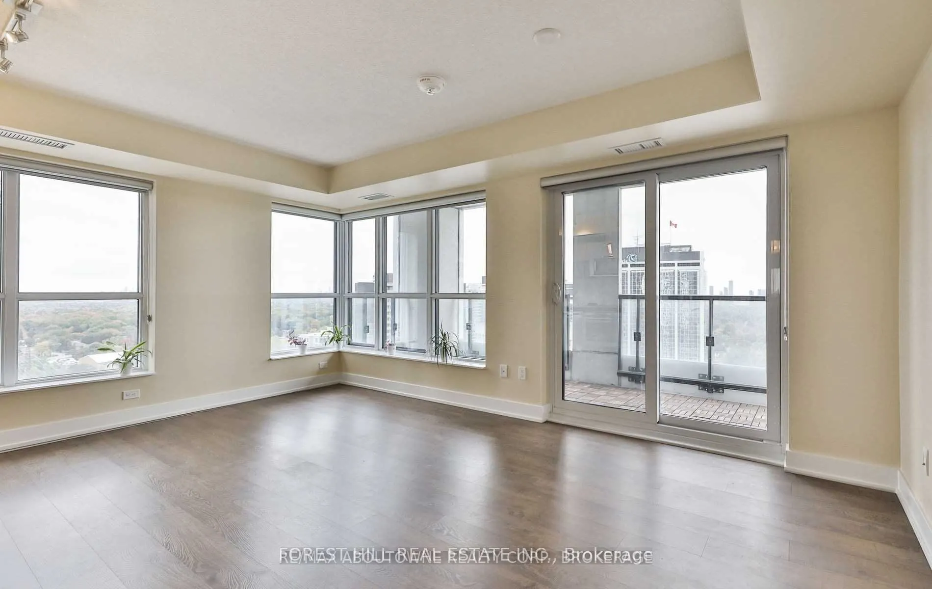 7 Mabelle Avenue #2008