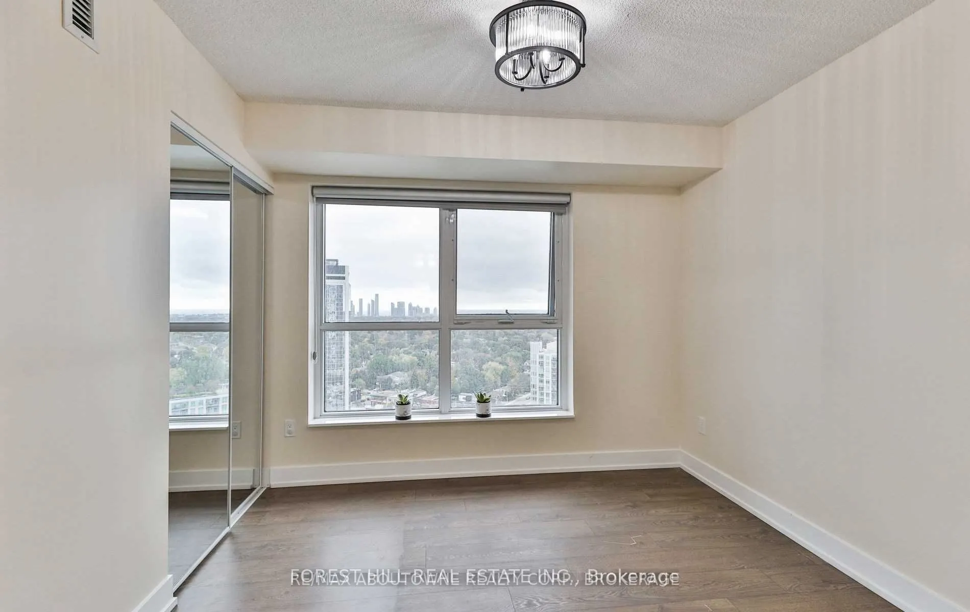 7 Mabelle Avenue #2008