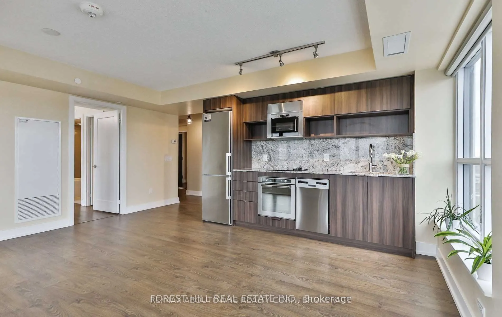 7 Mabelle Avenue #2008