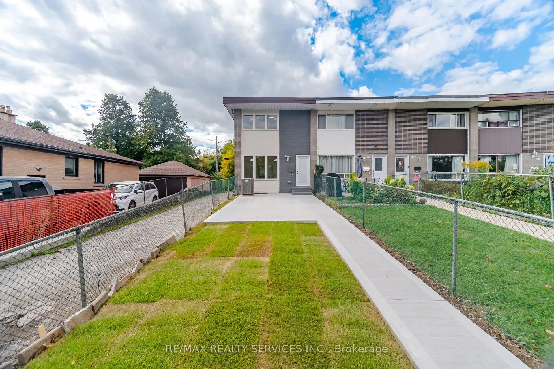 92 Corby Crescent
