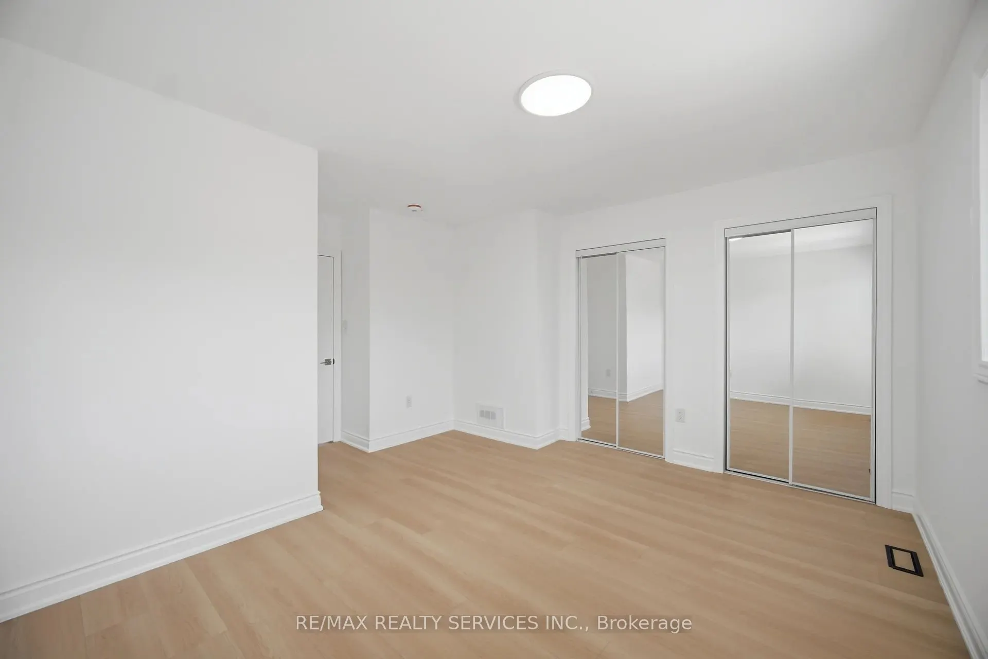 92 Corby Crescent