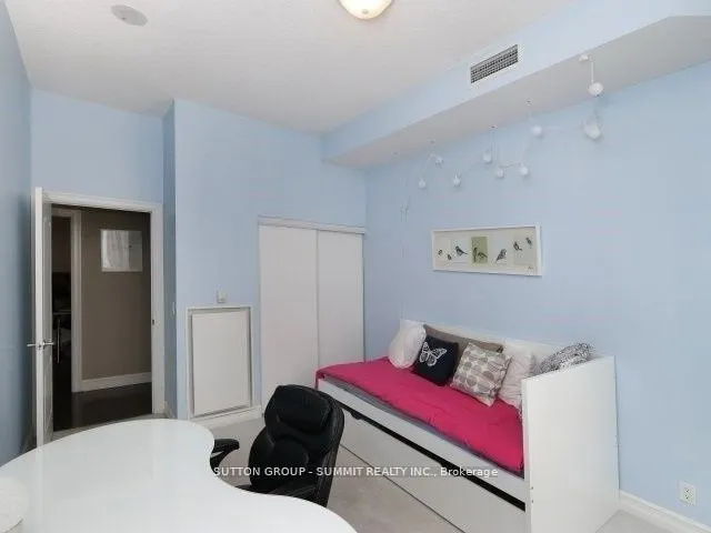 33 Elm Drive #2807