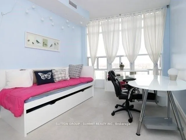 33 Elm Drive #2807
