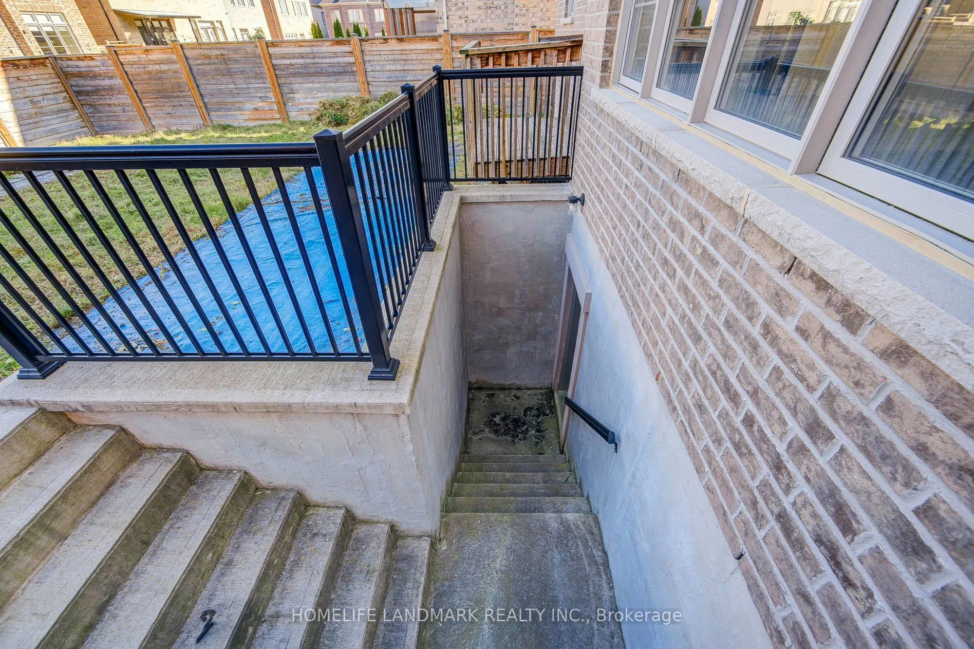 7 Malaspina Close