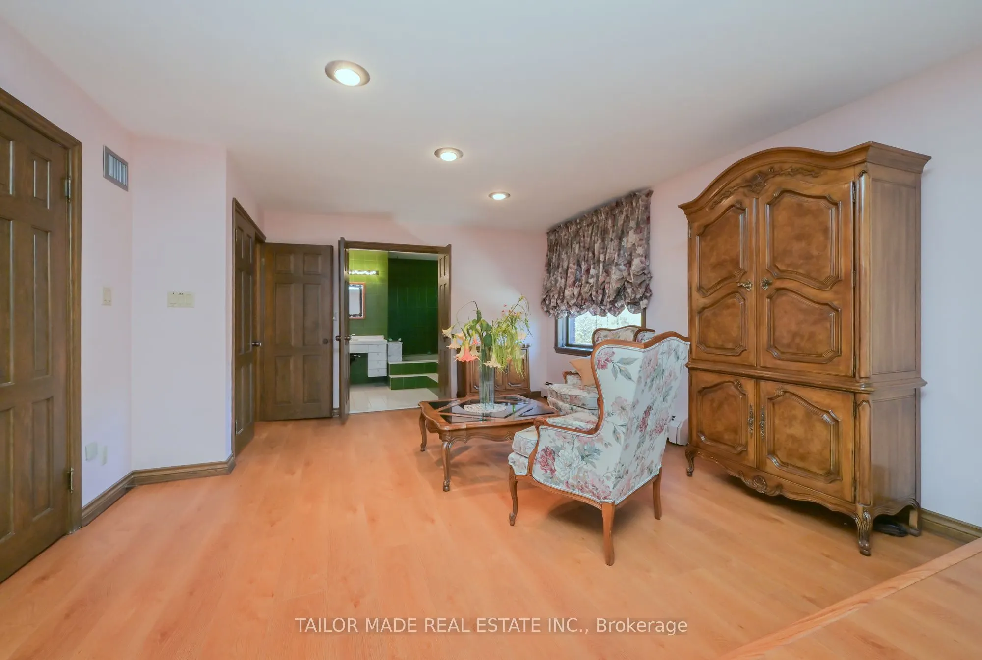 40 Walton Drive