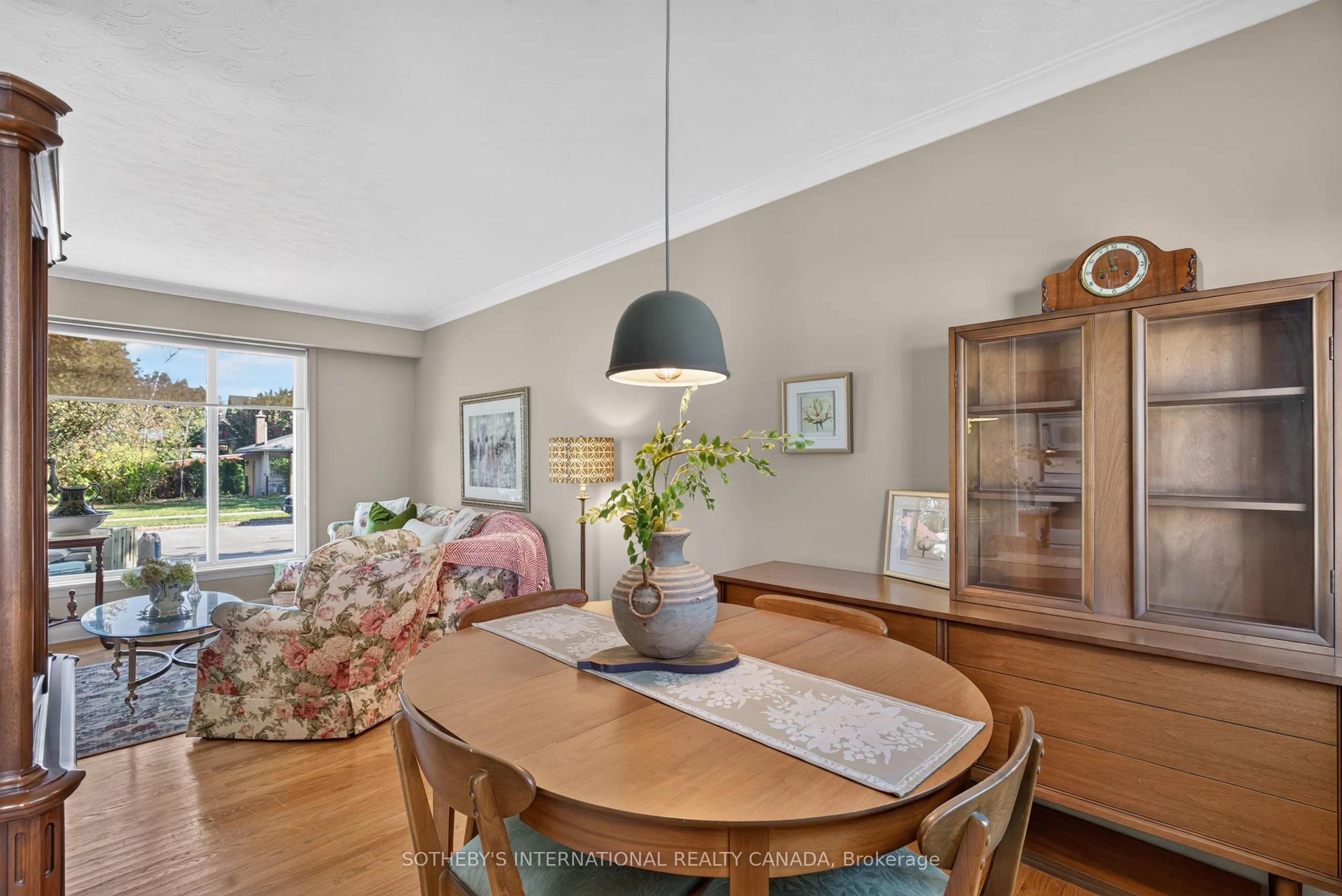 871 Mississauga Valley Boulevard