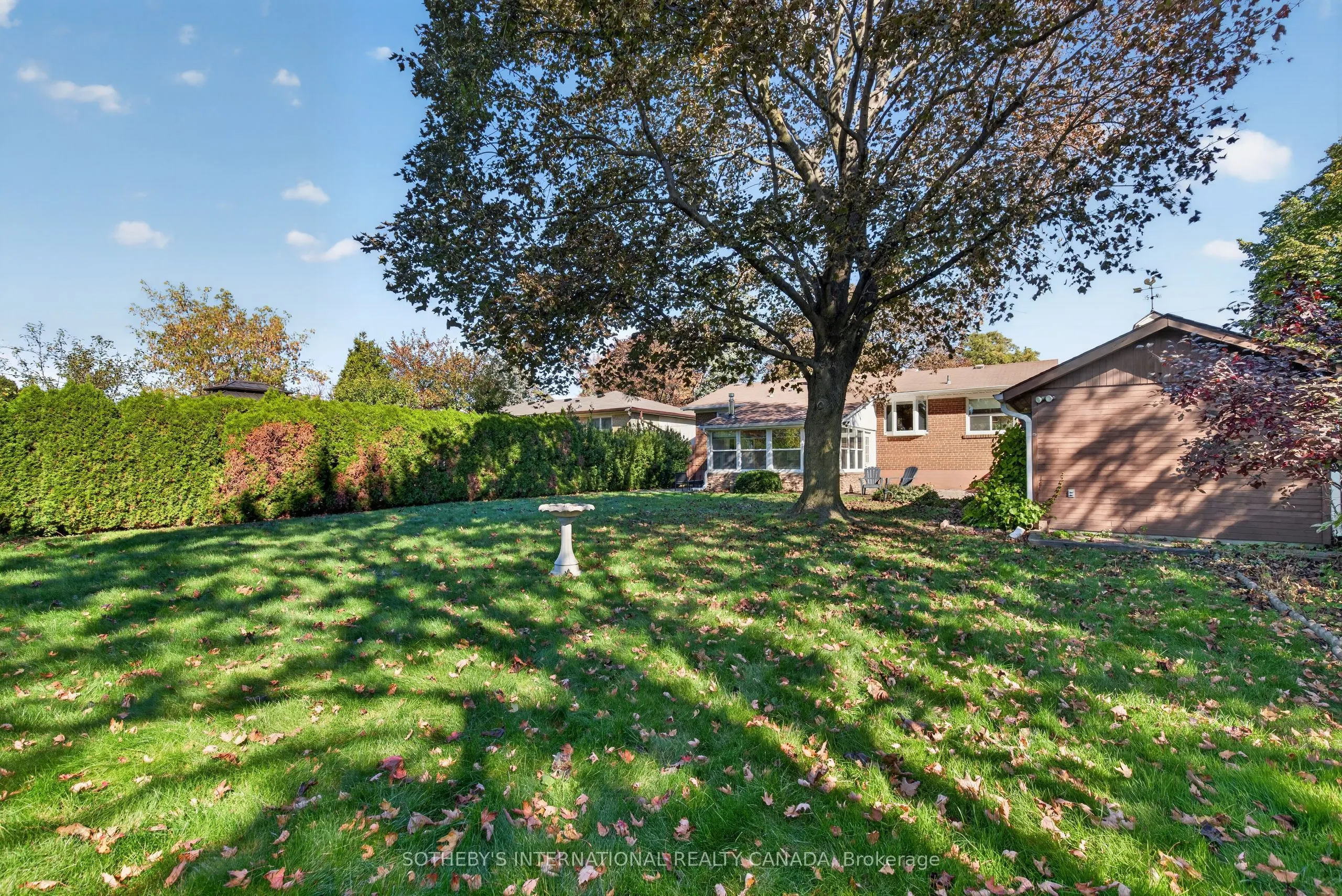 871 Mississauga Valley Boulevard