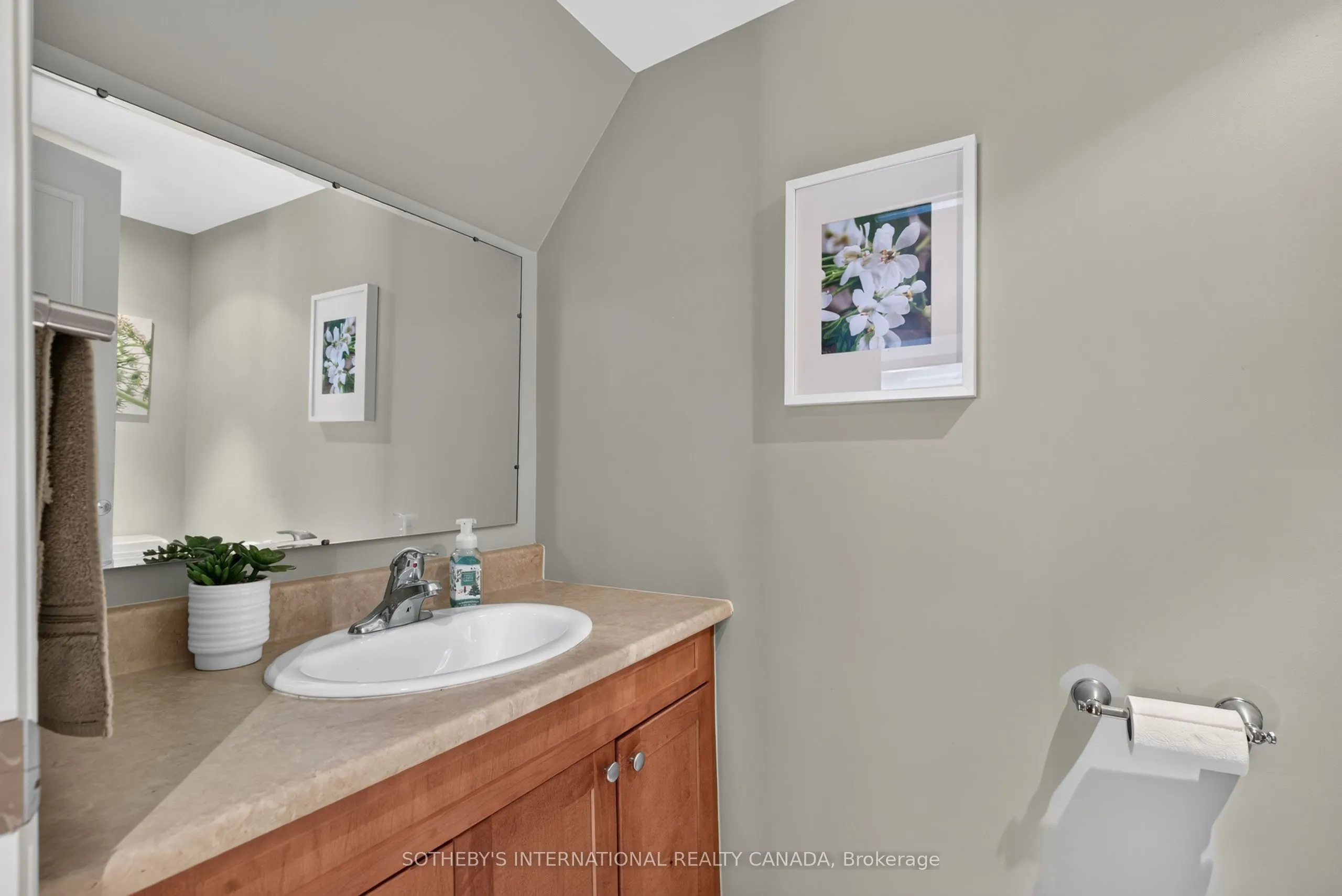 871 Mississauga Valley Boulevard