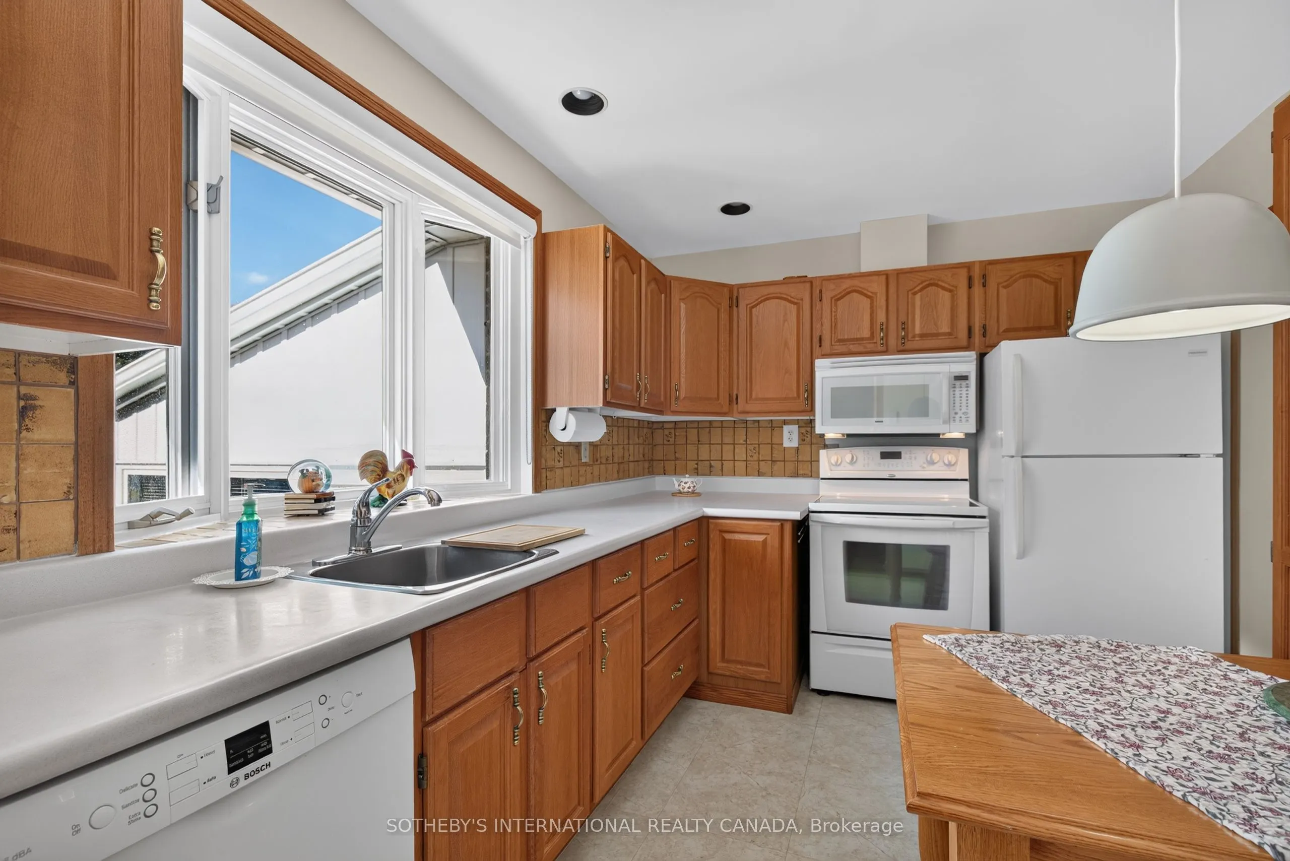 871 Mississauga Valley Boulevard