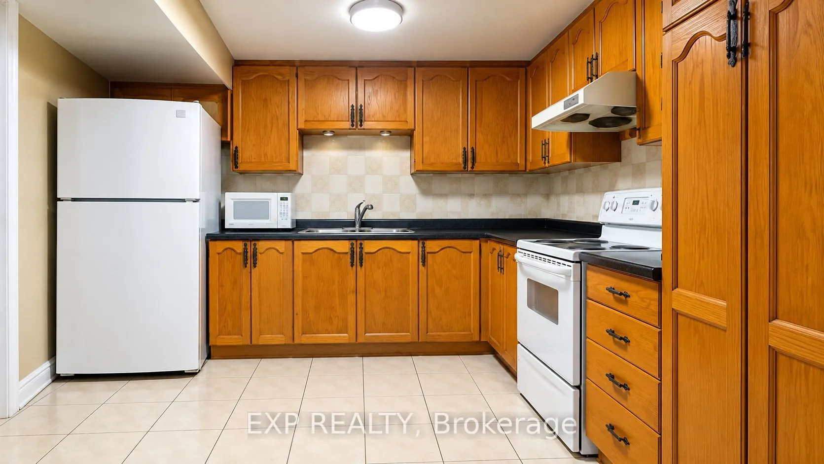 3425 Laddie Crescent #Lower