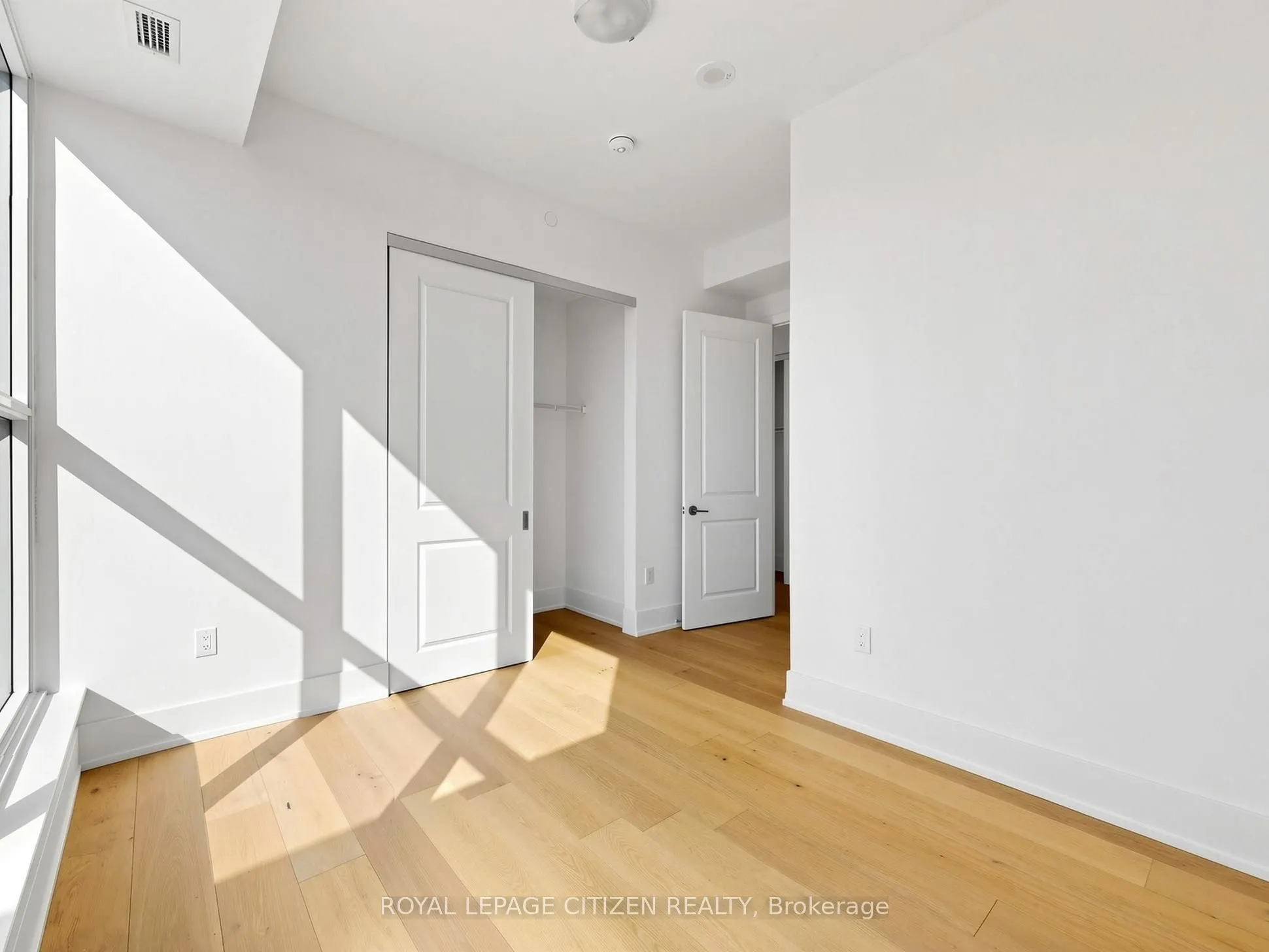 1063 Douglas McCurdy Common #708