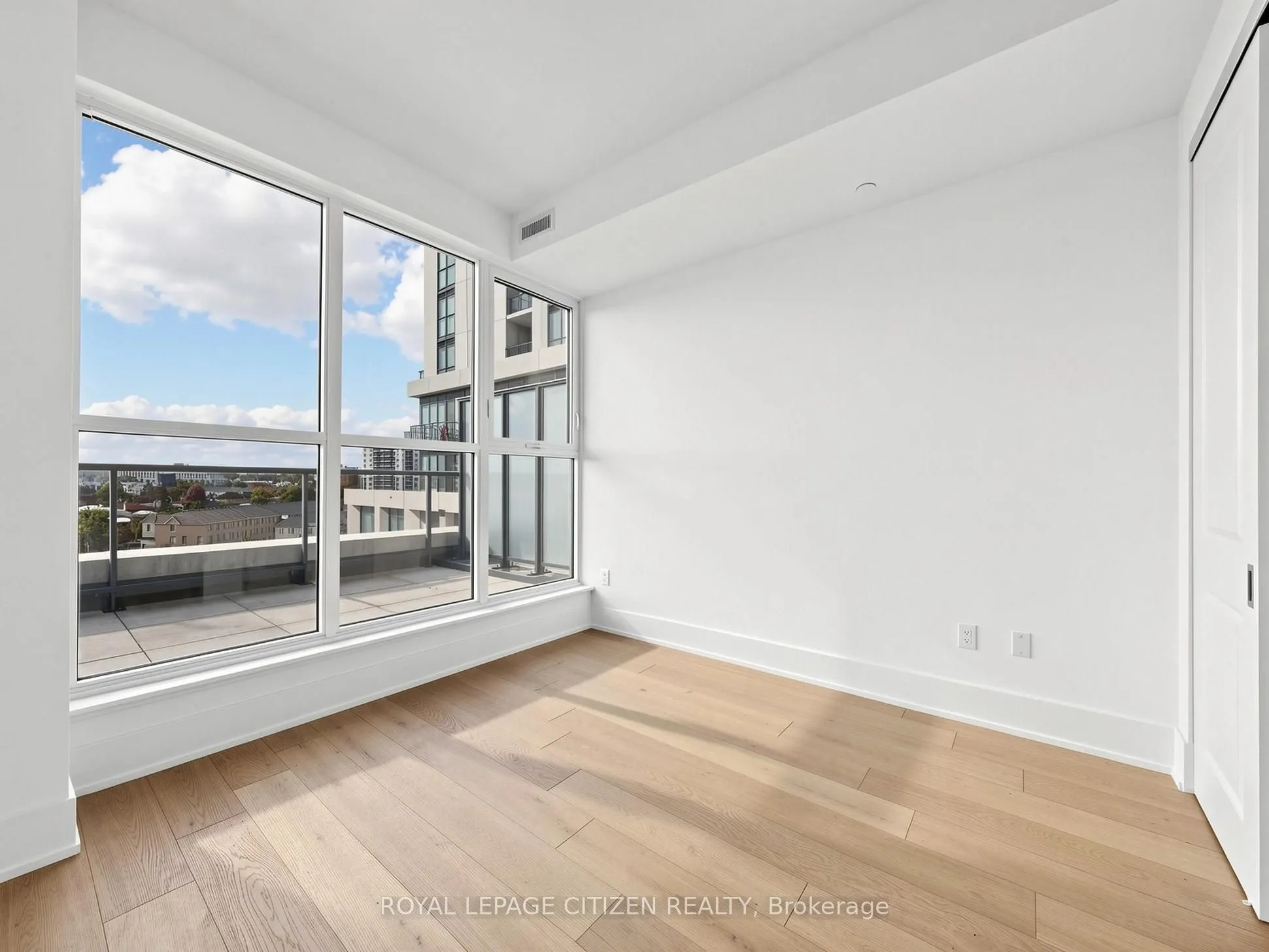 1063 Douglas McCurdy Common #708