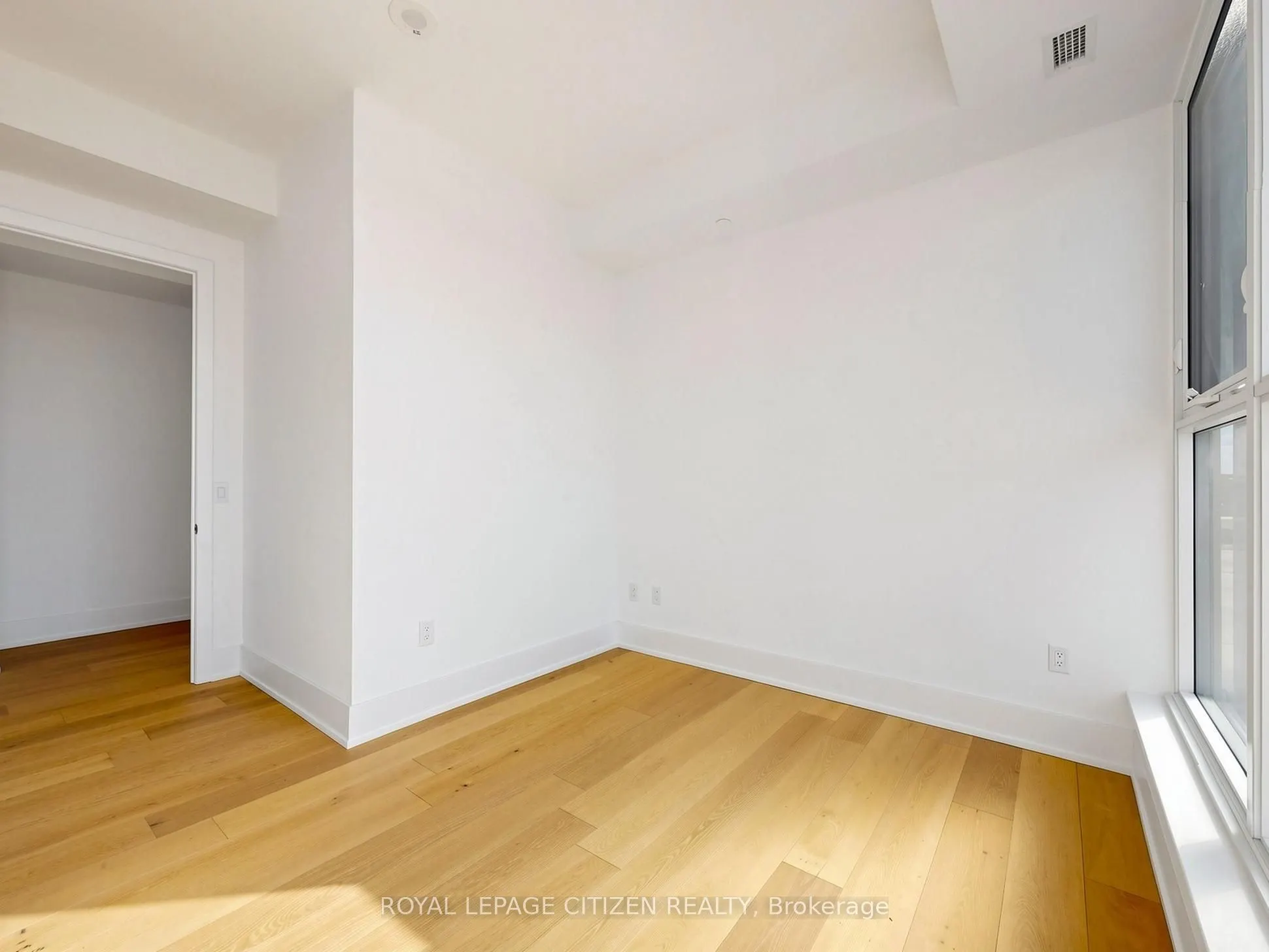 1063 Douglas McCurdy Common #708