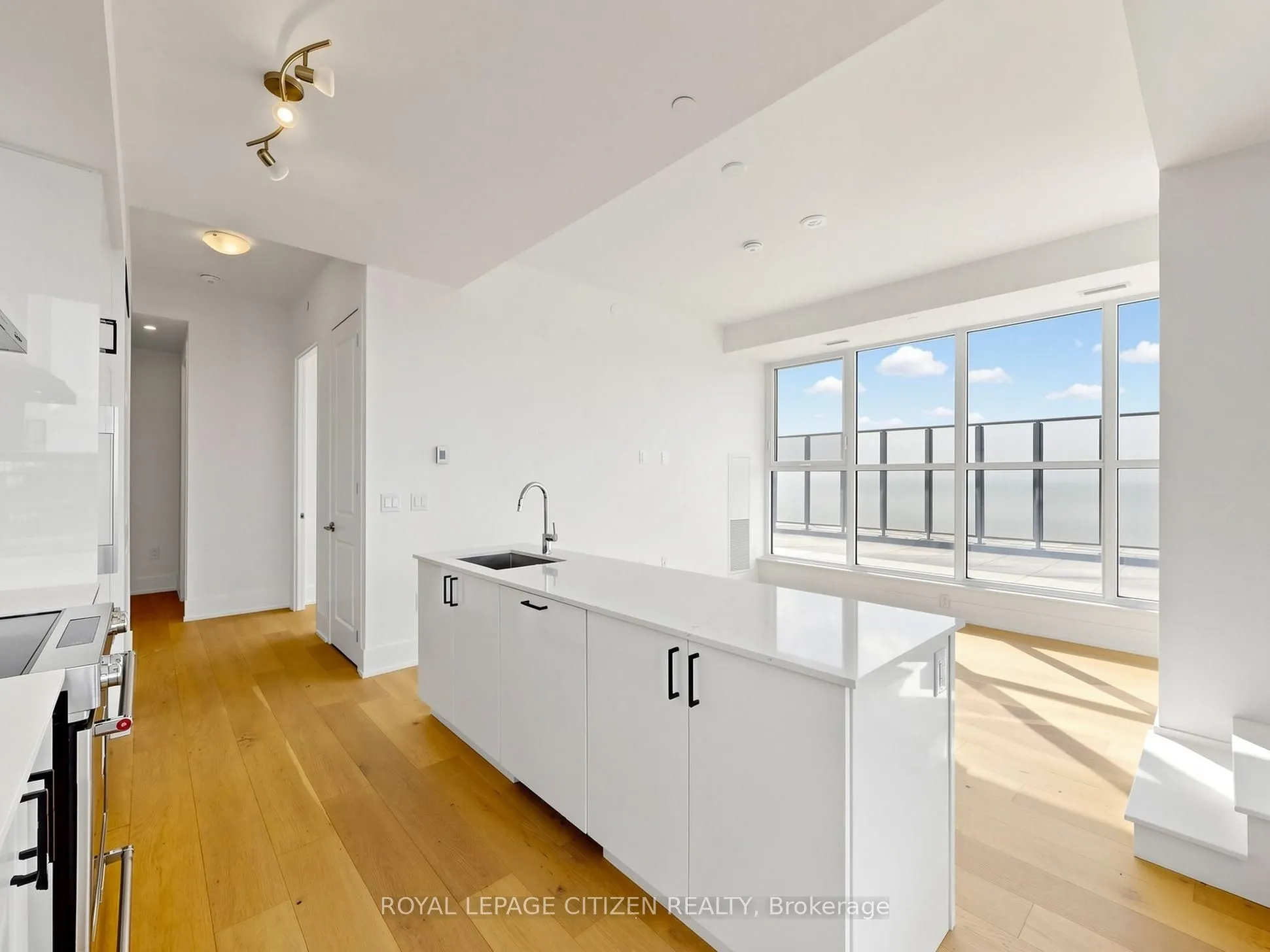 1063 Douglas McCurdy Common #708