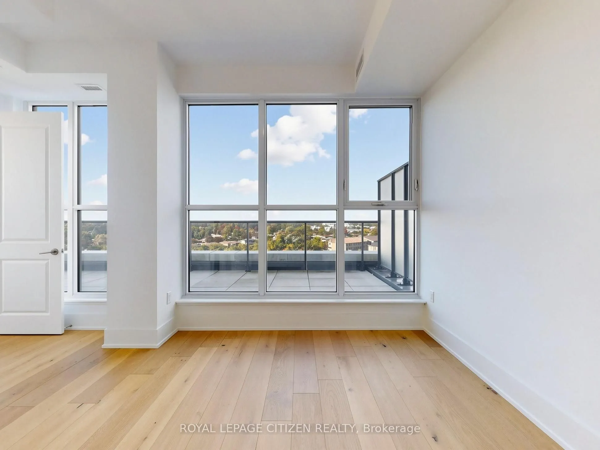 1063 Douglas McCurdy Common #708