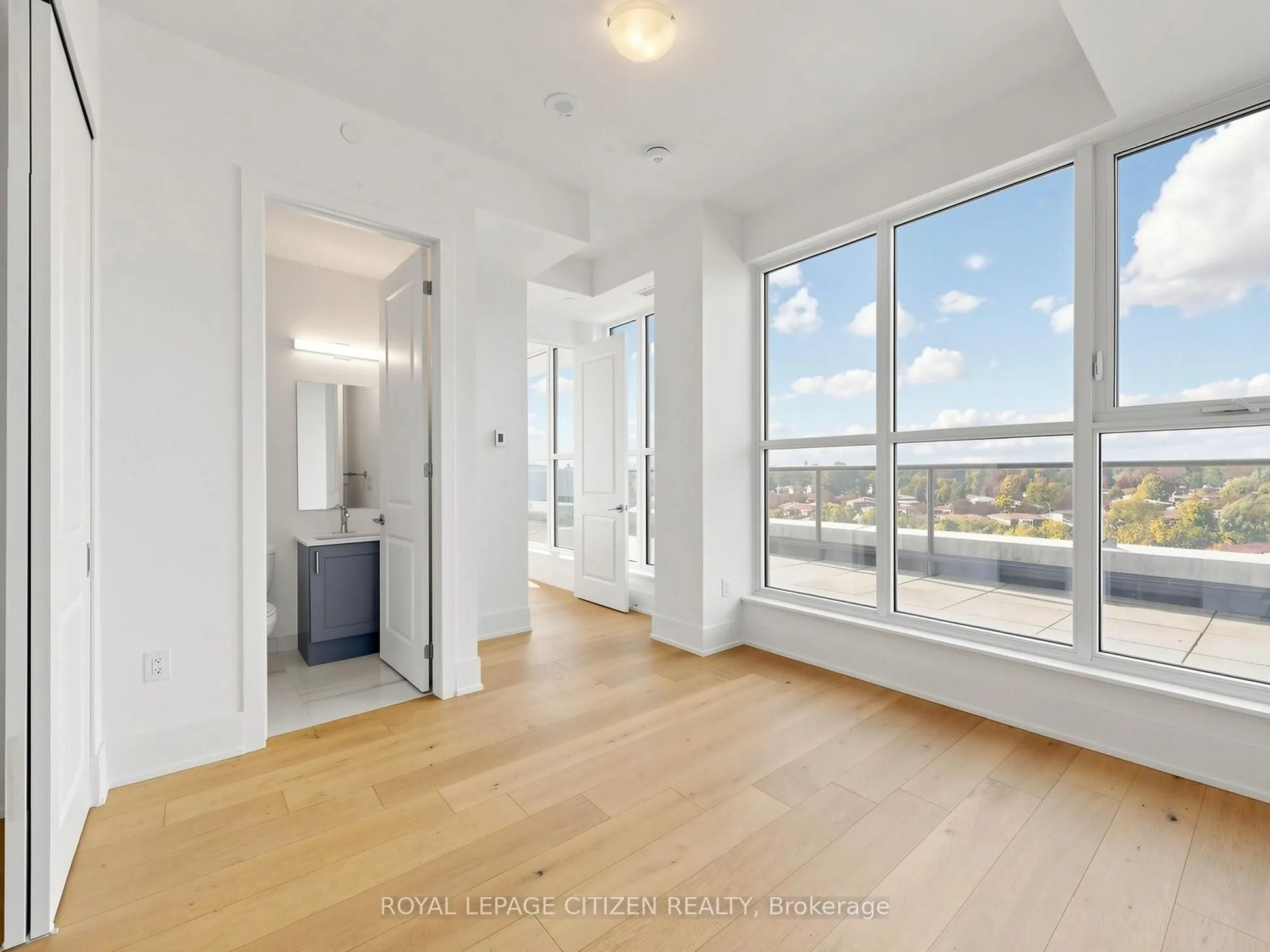 1063 Douglas McCurdy Common #708