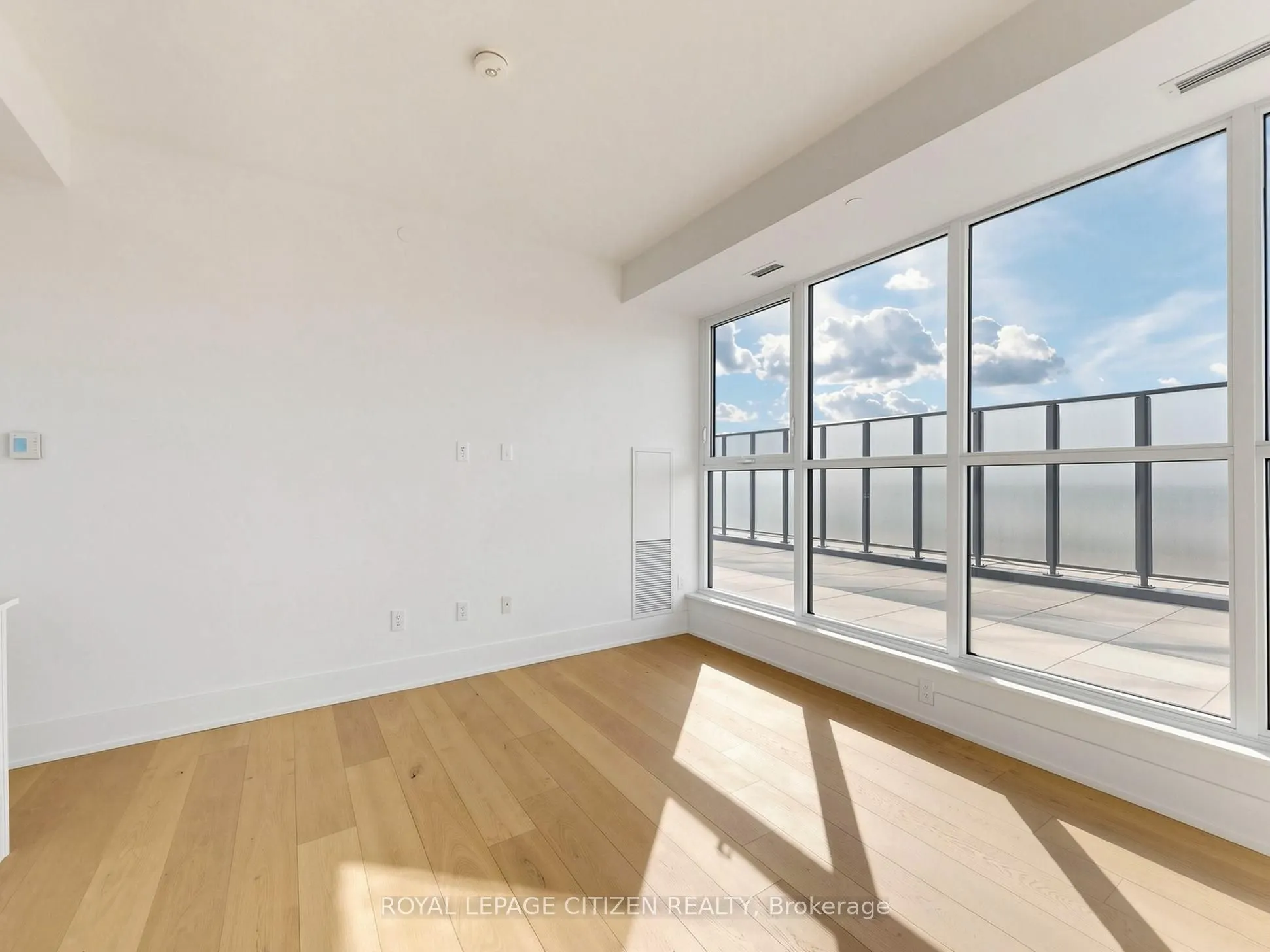1063 Douglas McCurdy Common #708