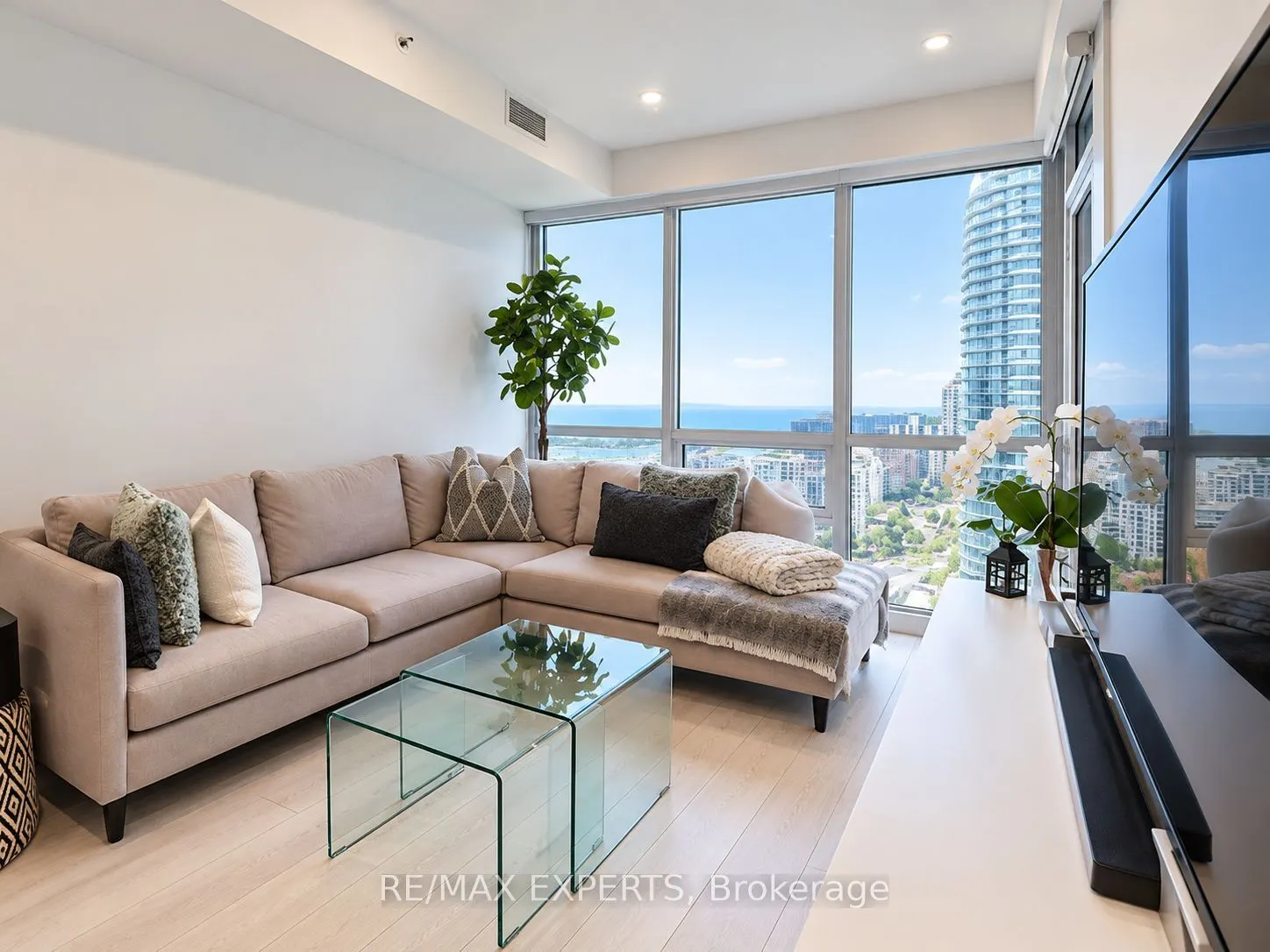 2200 Lakeshore Boulevard W #2802