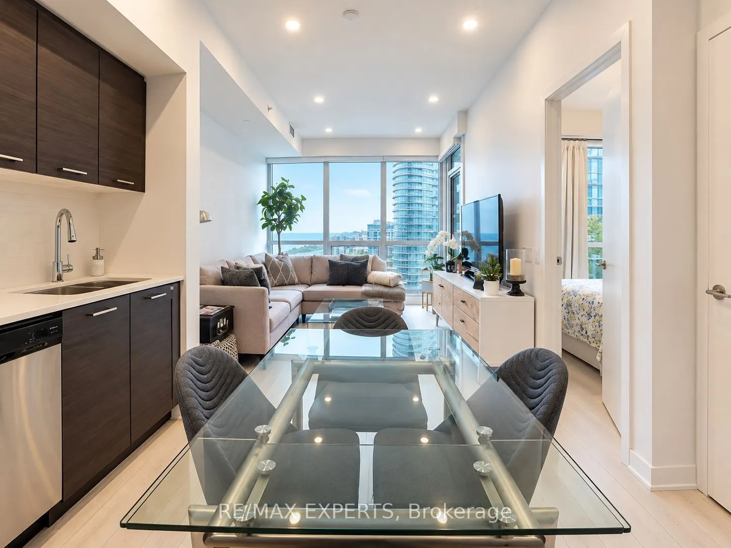 2200 Lakeshore Boulevard W #2802