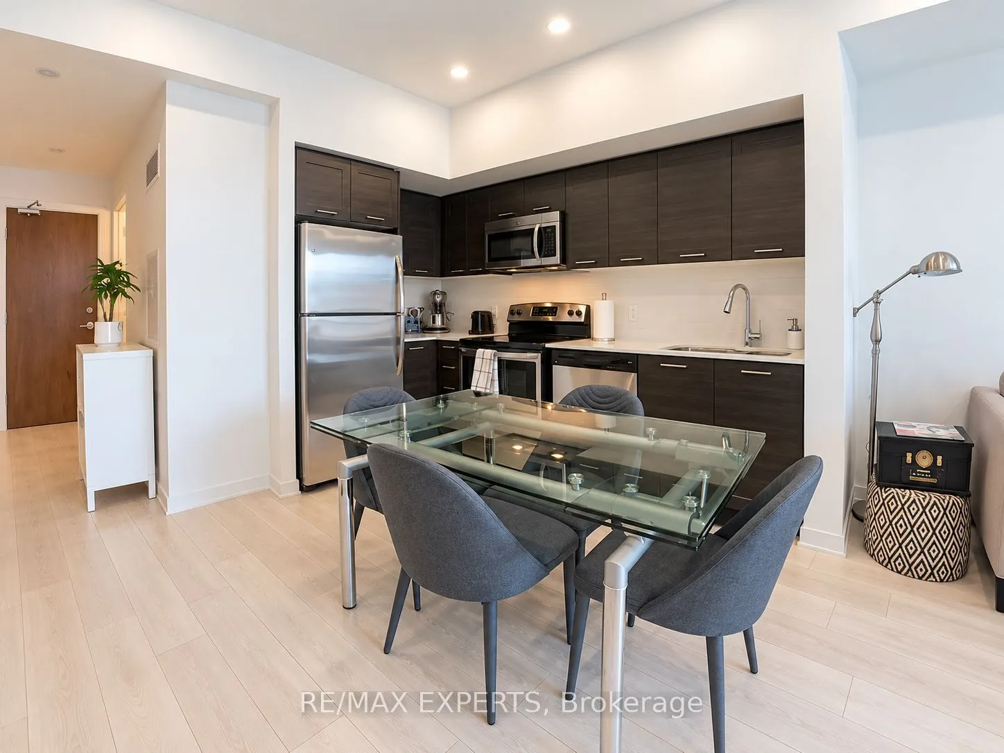 2200 Lakeshore Boulevard W #2802