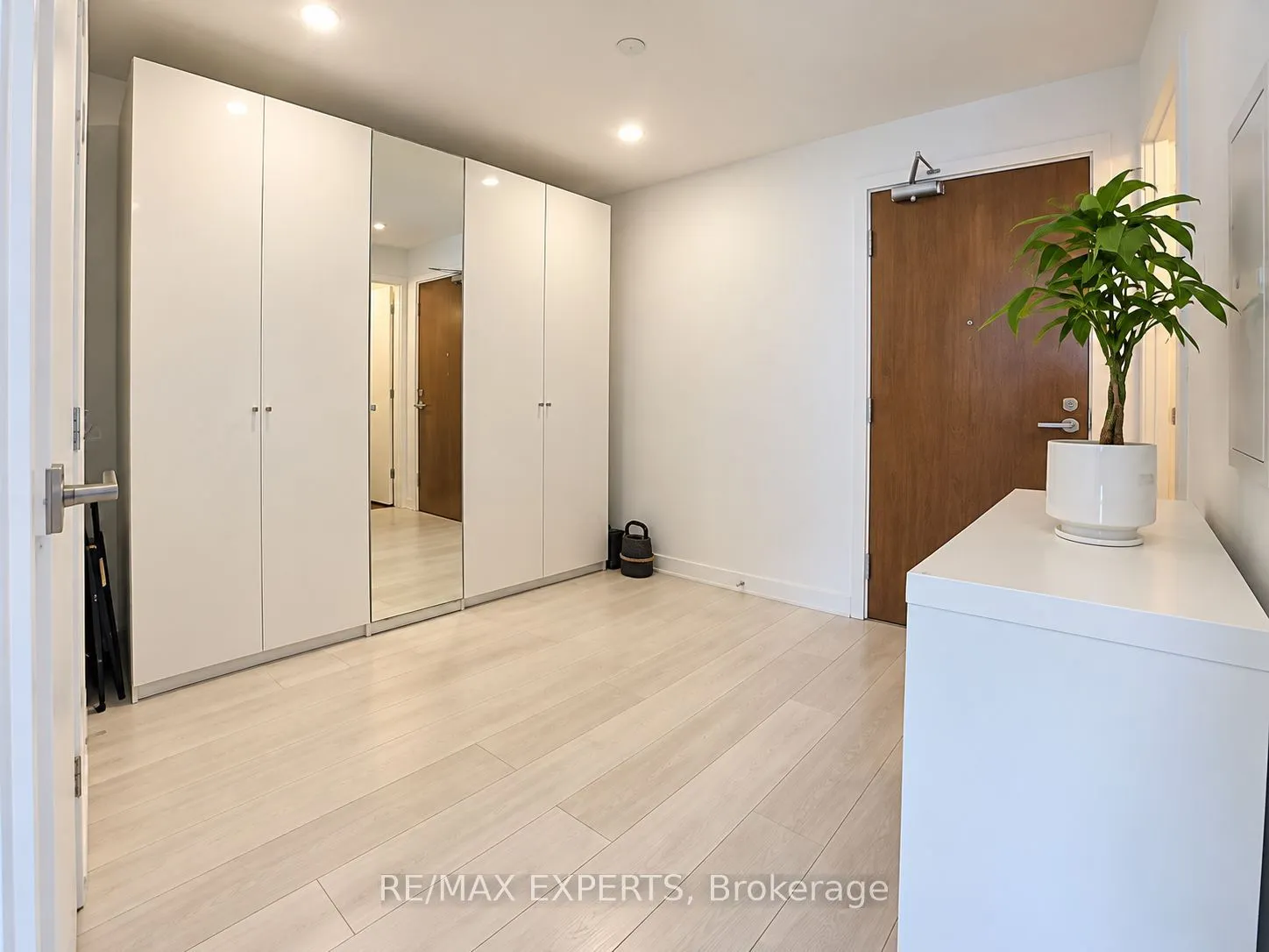 2200 Lakeshore Boulevard W #2802