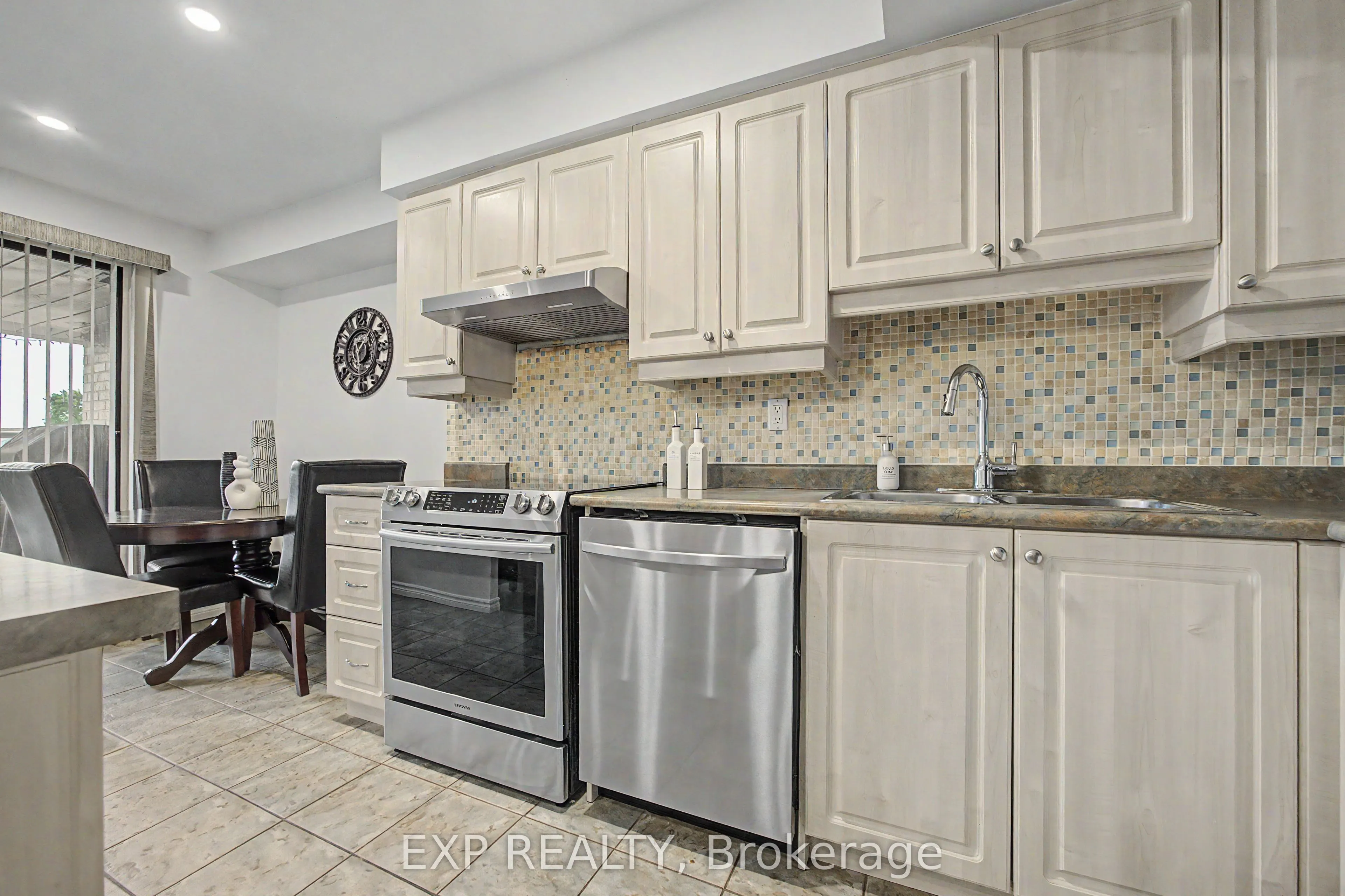 1000 Cedarglen Gate #501