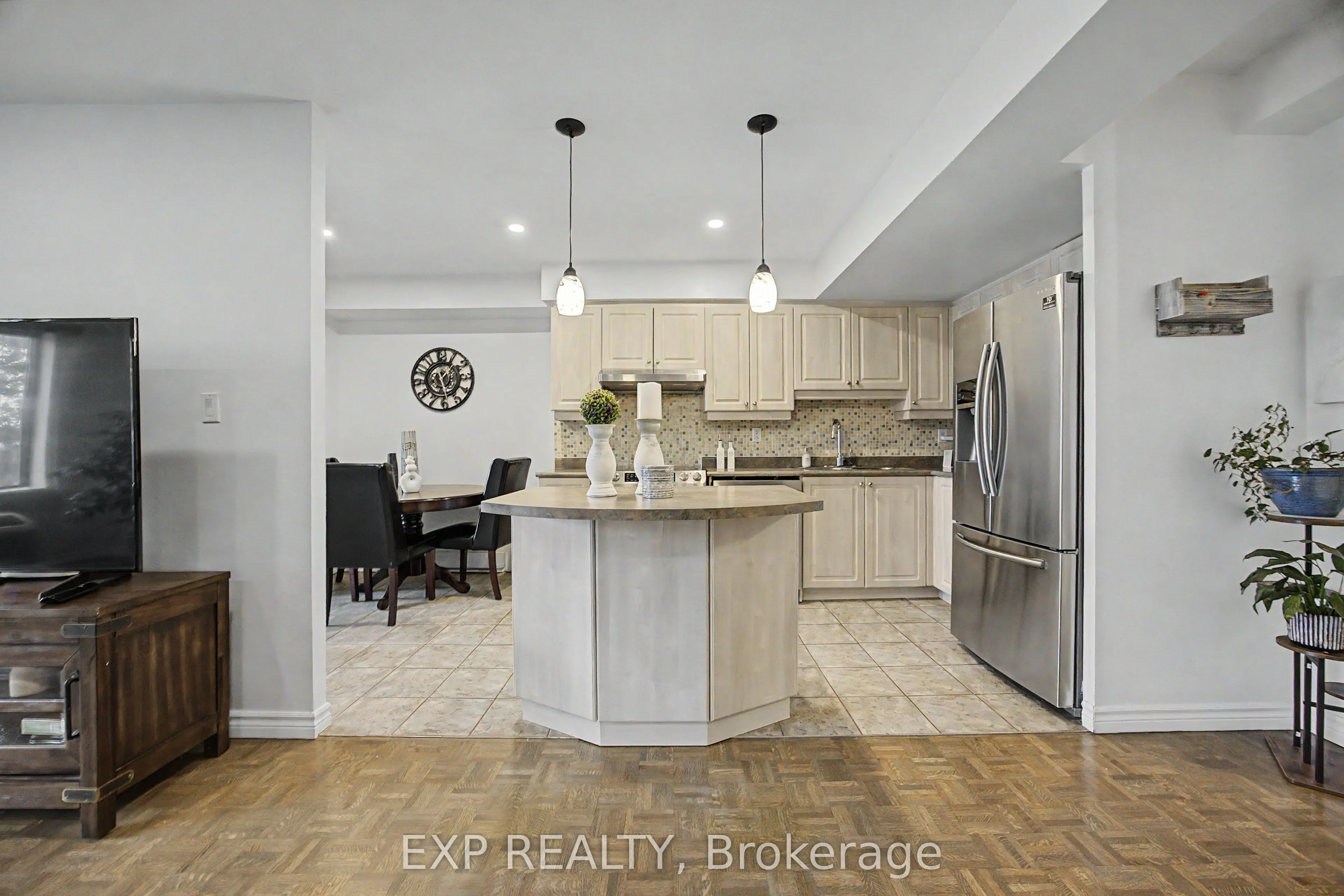 1000 Cedarglen Gate #501