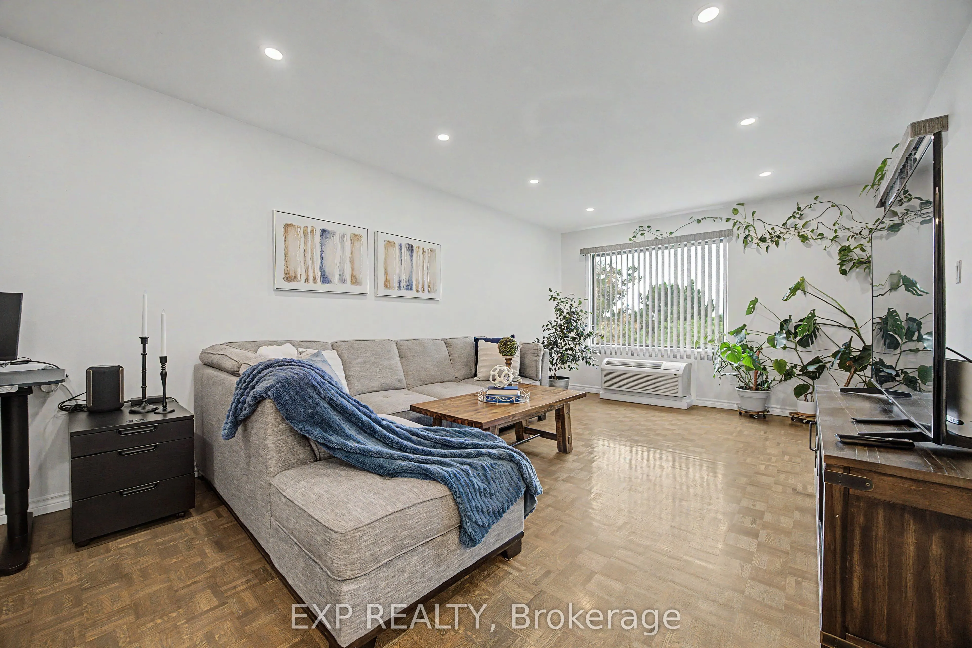 1000 Cedarglen Gate #501