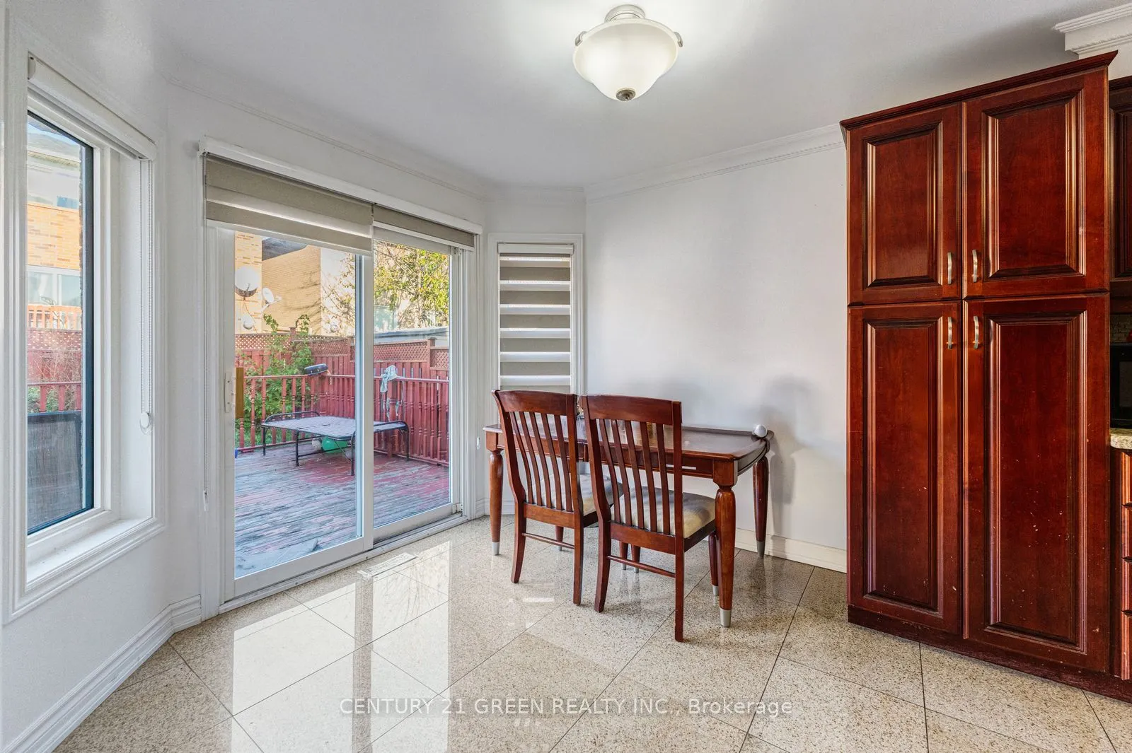 215 Kingknoll Drive
