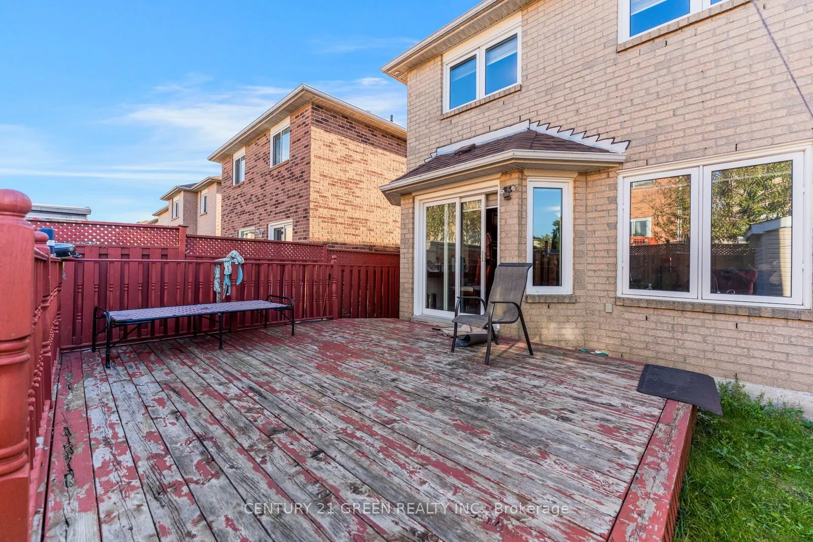 215 Kingknoll Drive