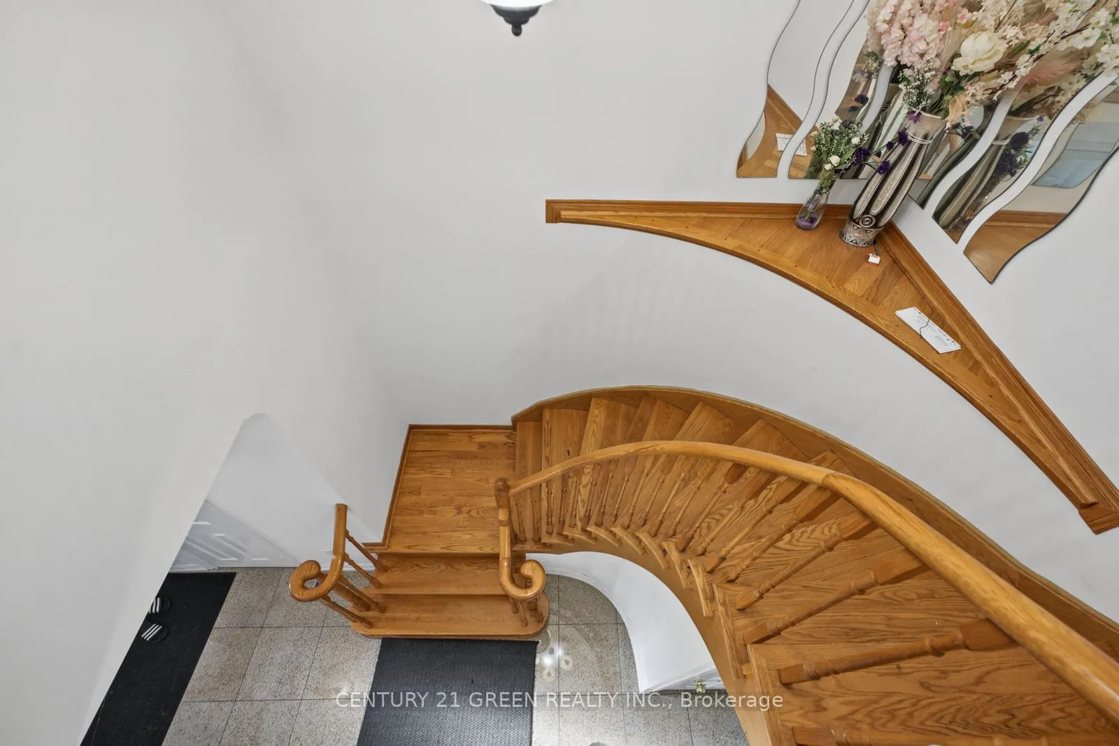 215 Kingknoll Drive