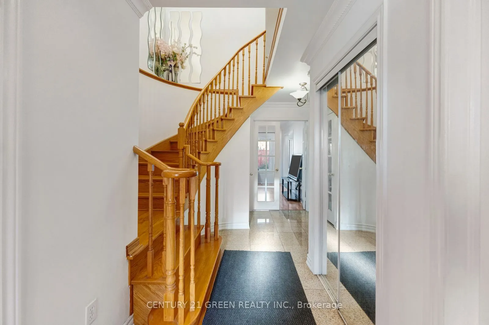 215 Kingknoll Drive