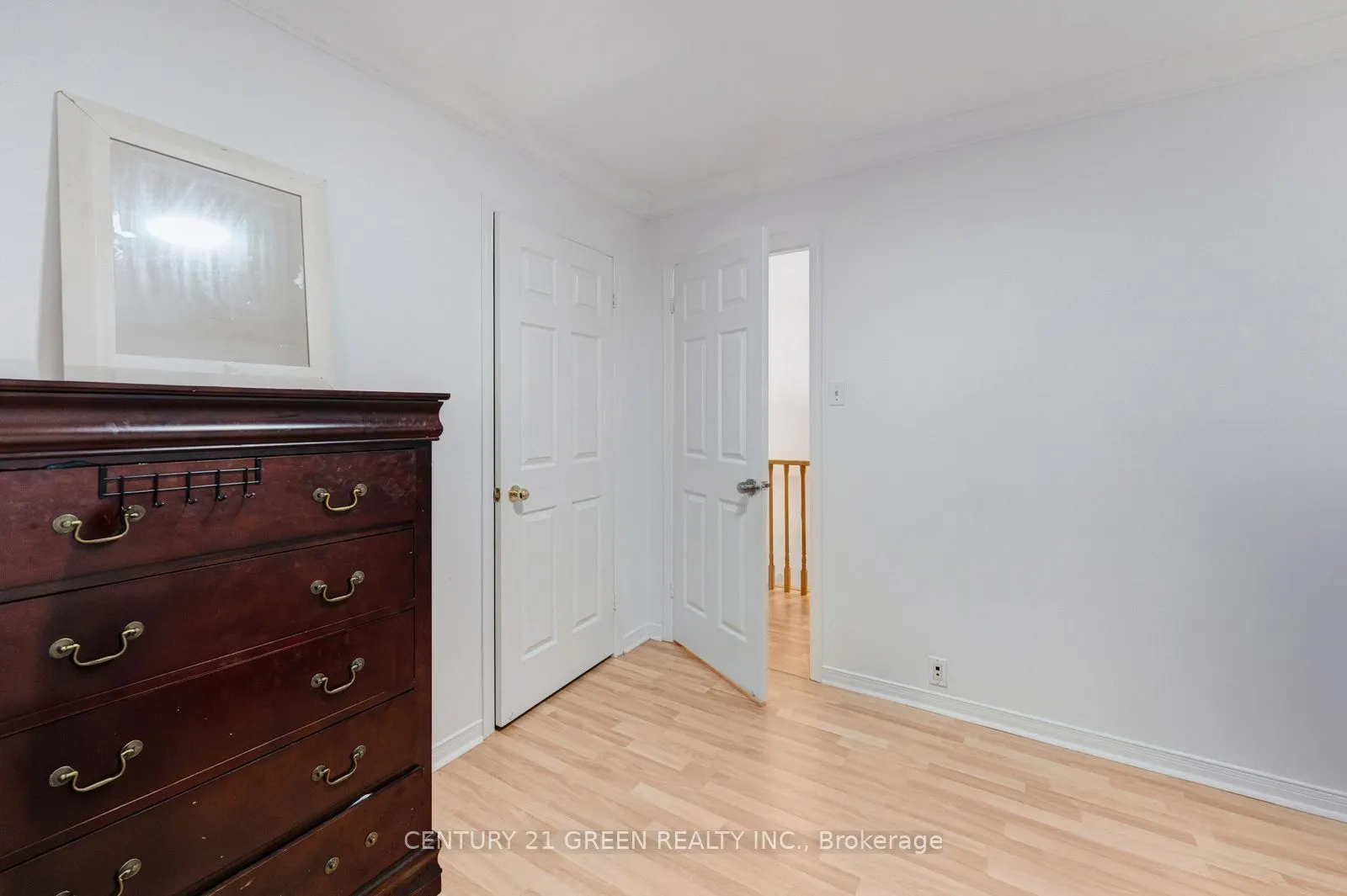 215 Kingknoll Drive