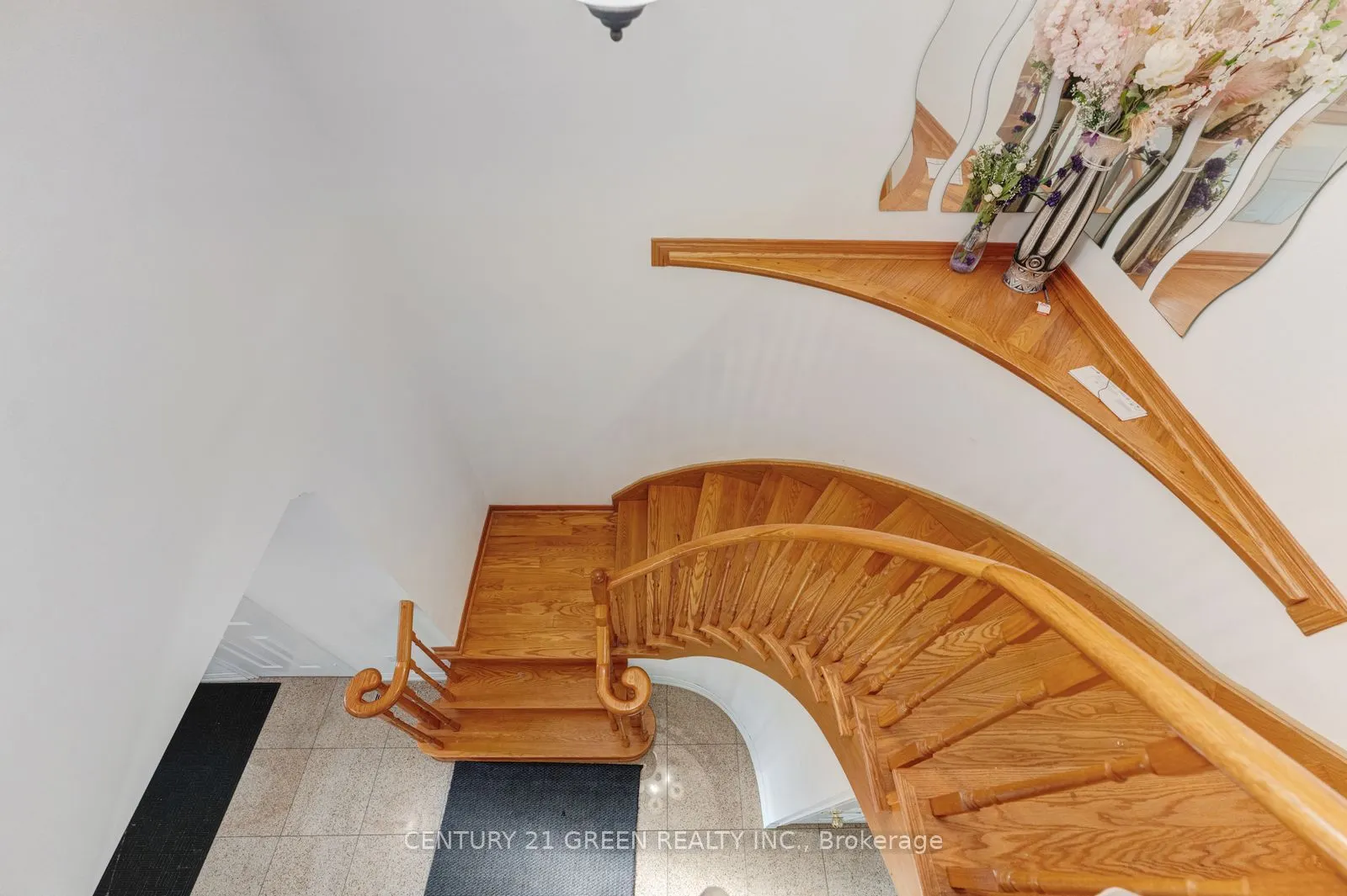 215 Kingknoll Drive