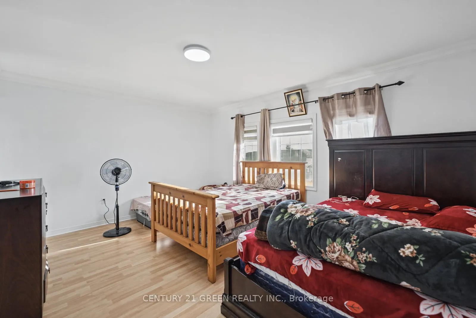215 Kingknoll Drive