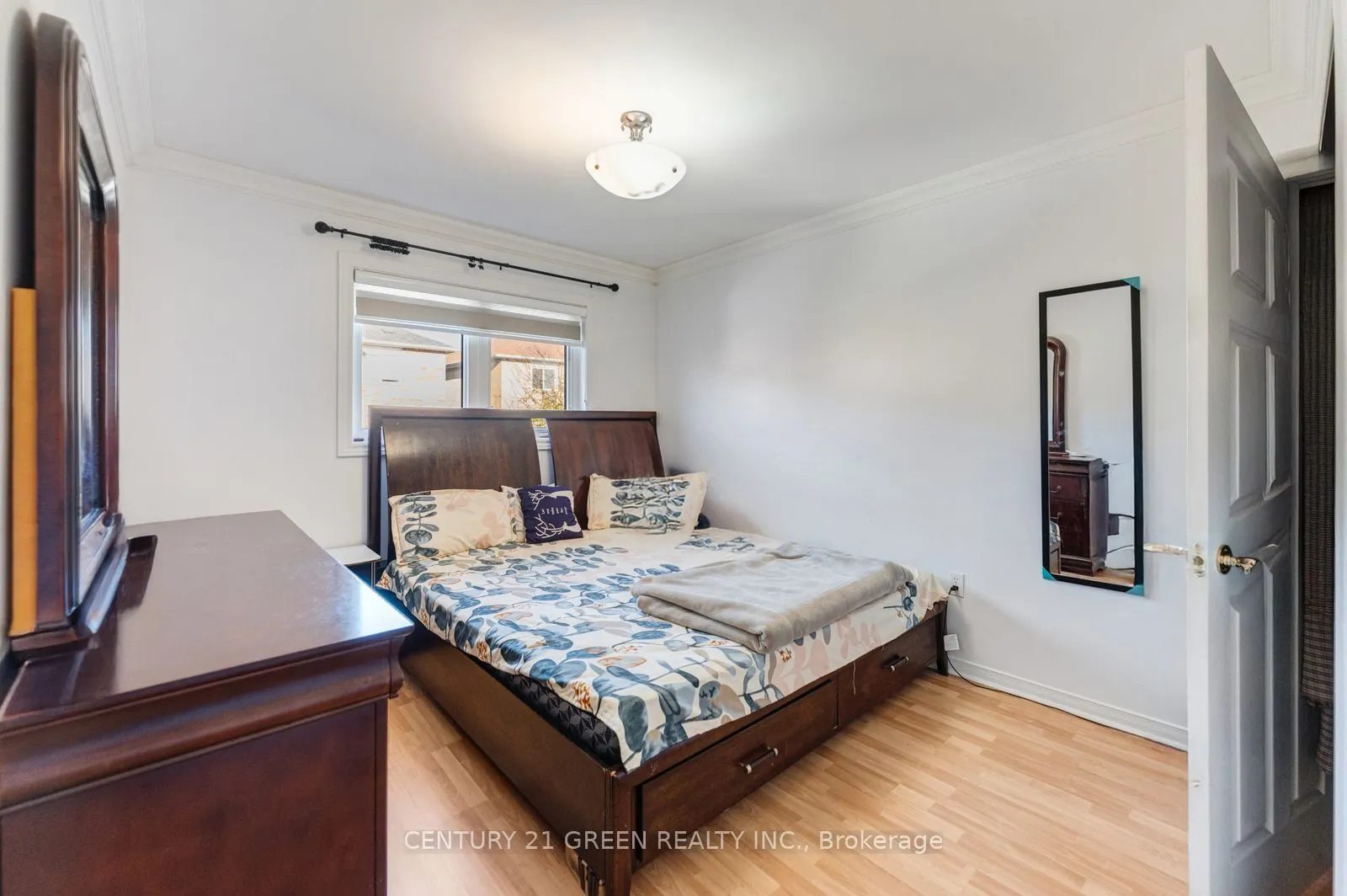 215 Kingknoll Drive