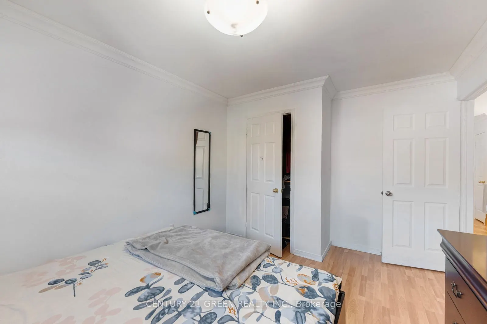 215 Kingknoll Drive