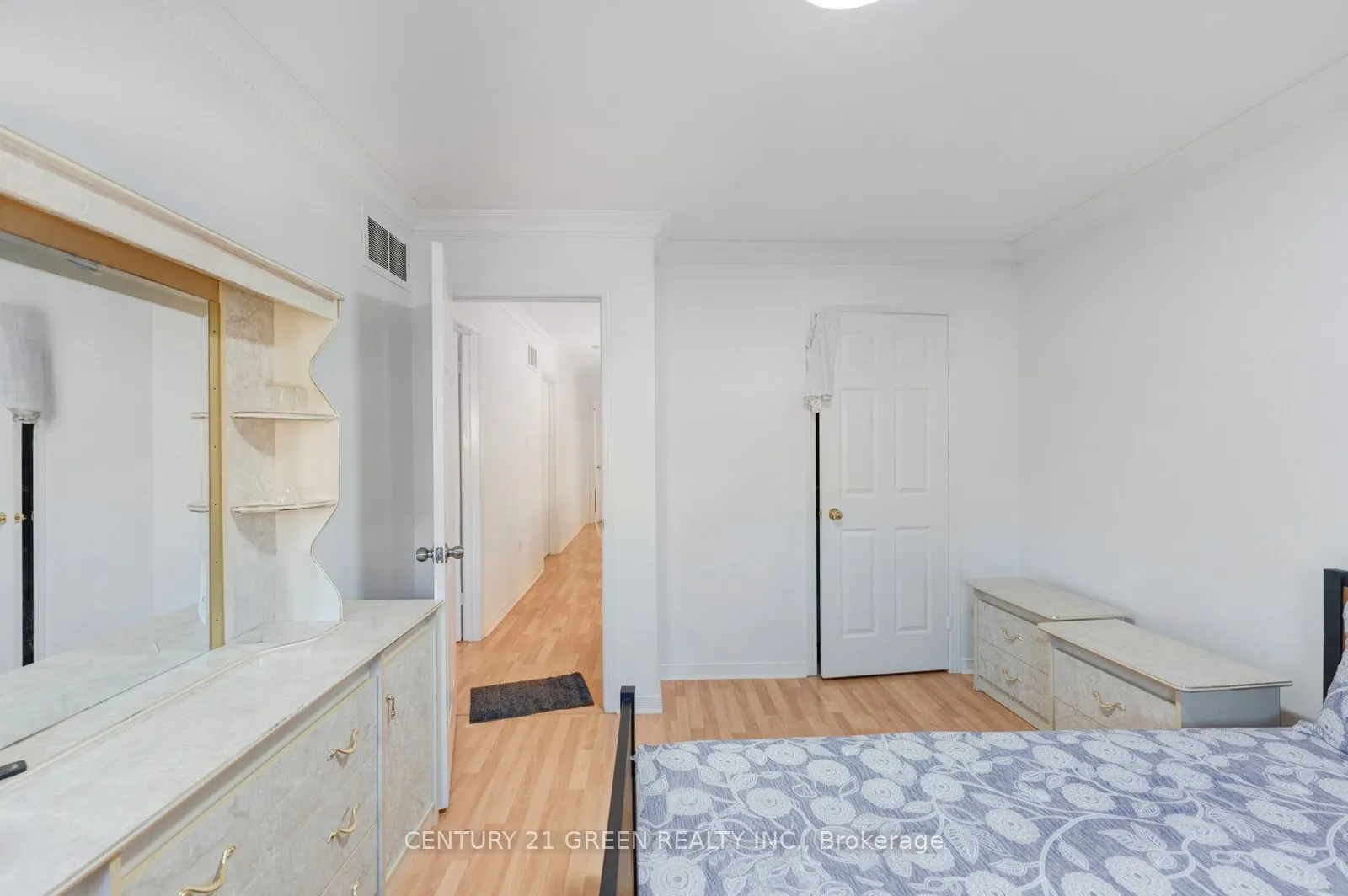 215 Kingknoll Drive