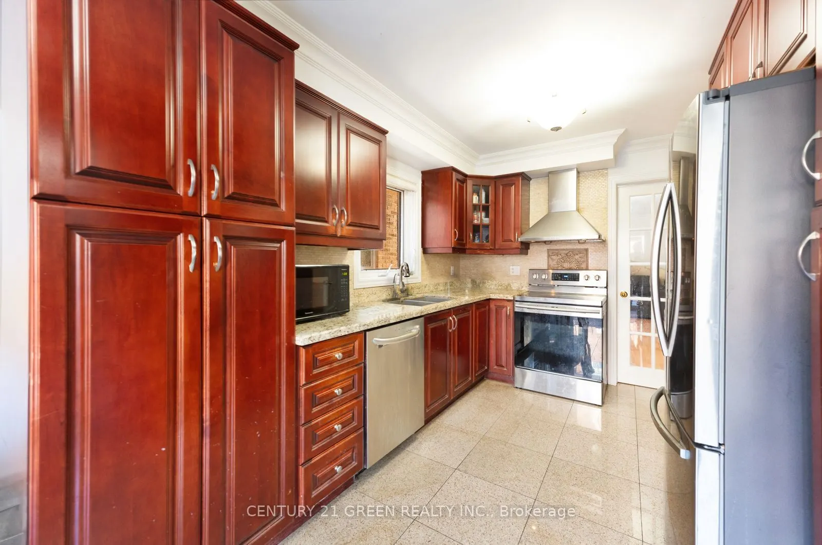 215 Kingknoll Drive