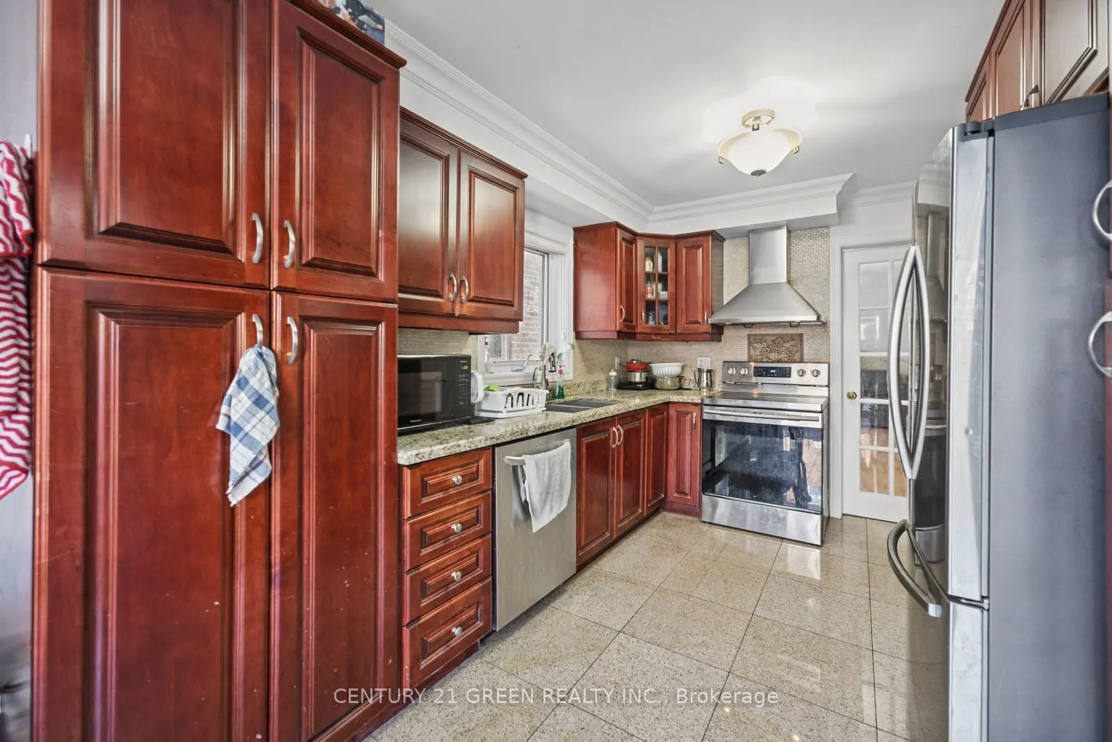 215 Kingknoll Drive