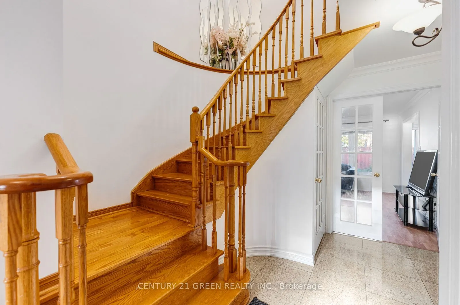 215 Kingknoll Drive
