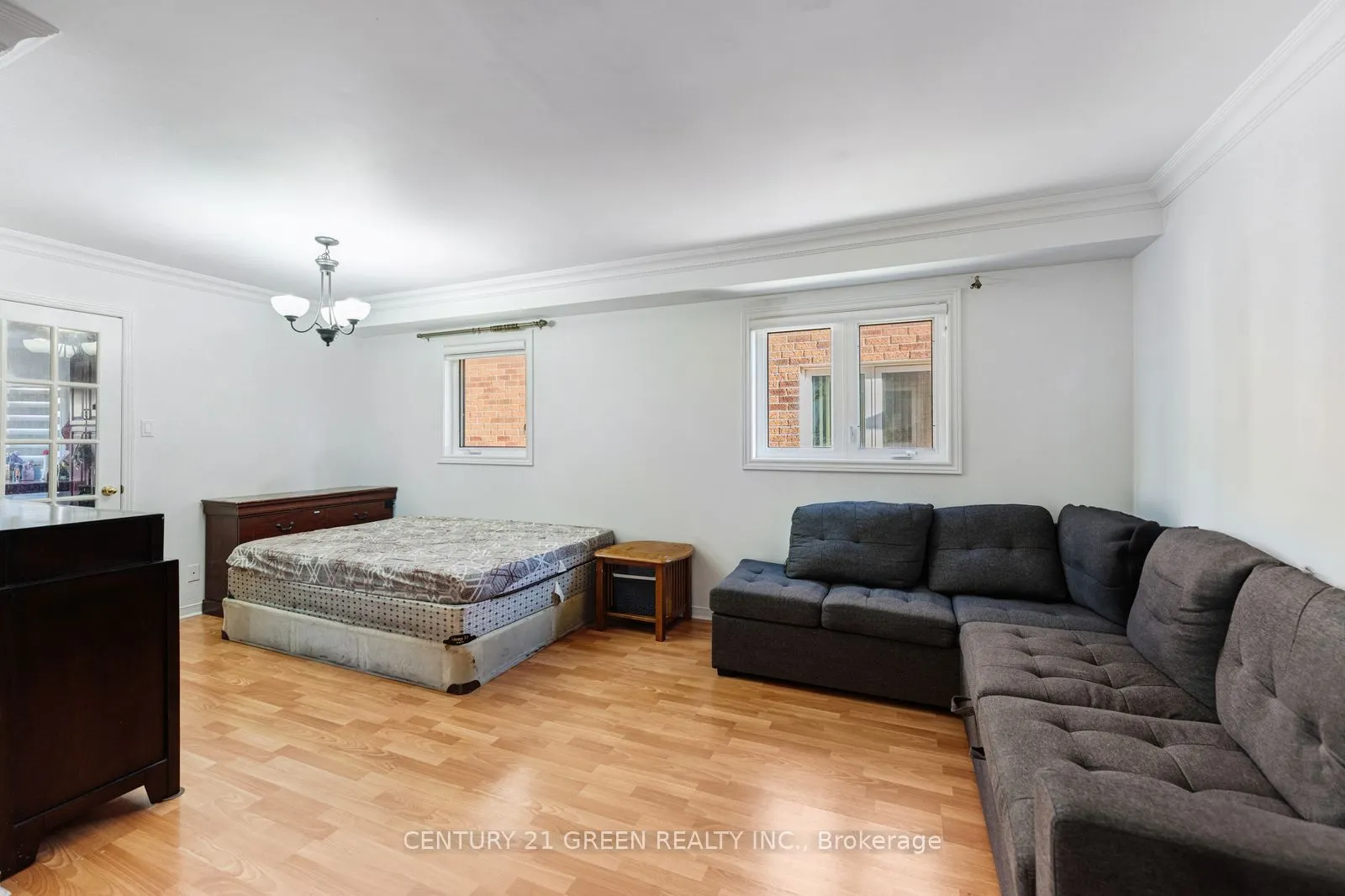 215 Kingknoll Drive