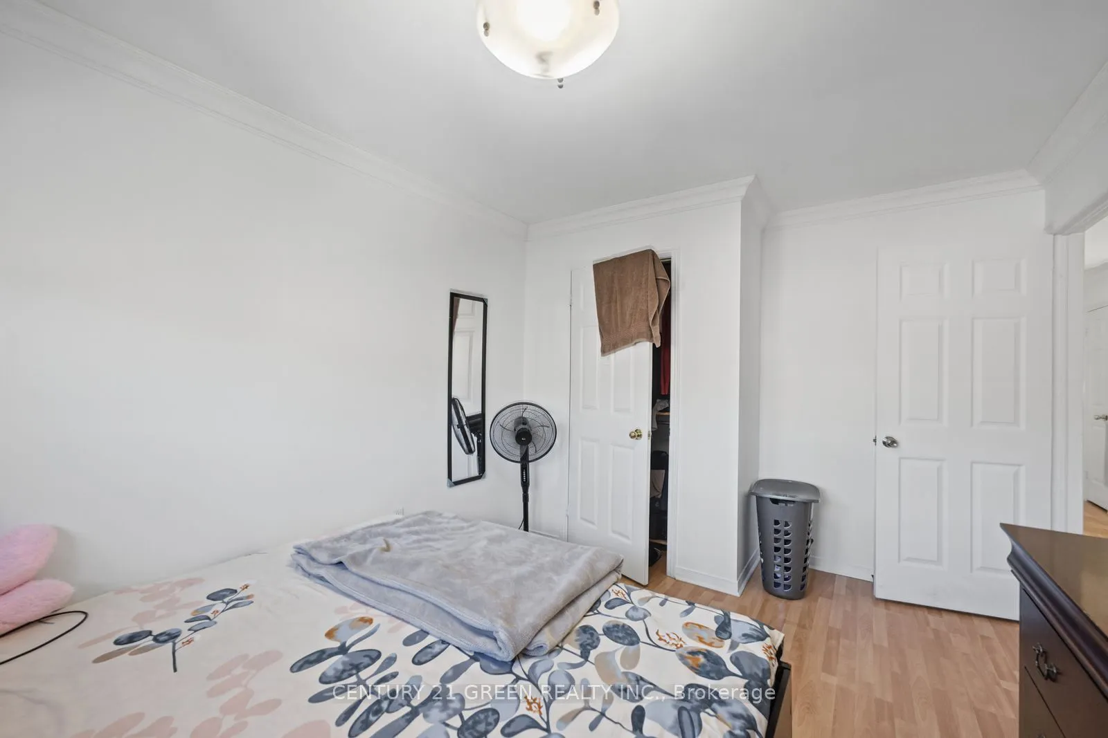 215 Kingknoll Drive