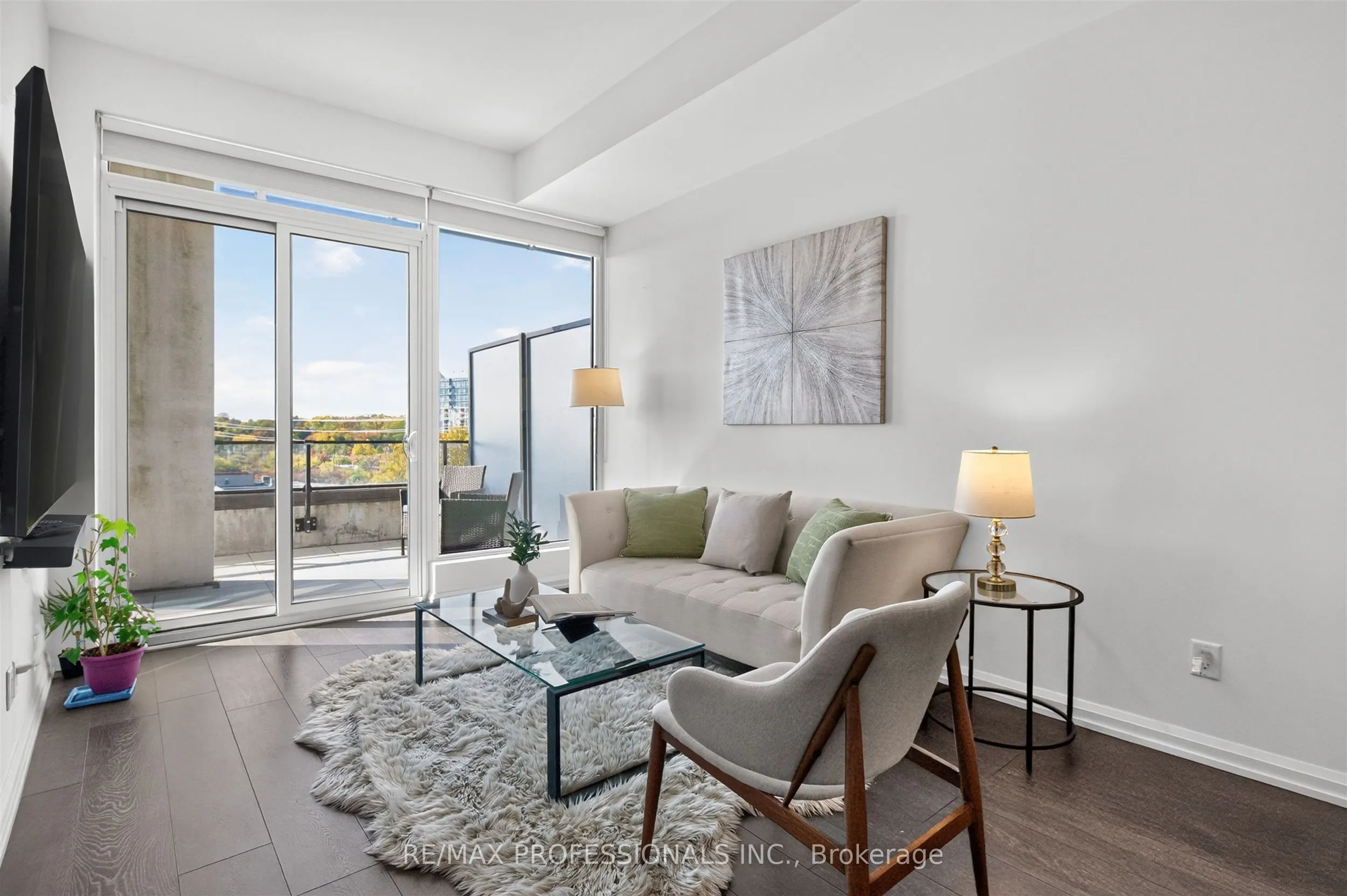 4208 Dundas Street W #609