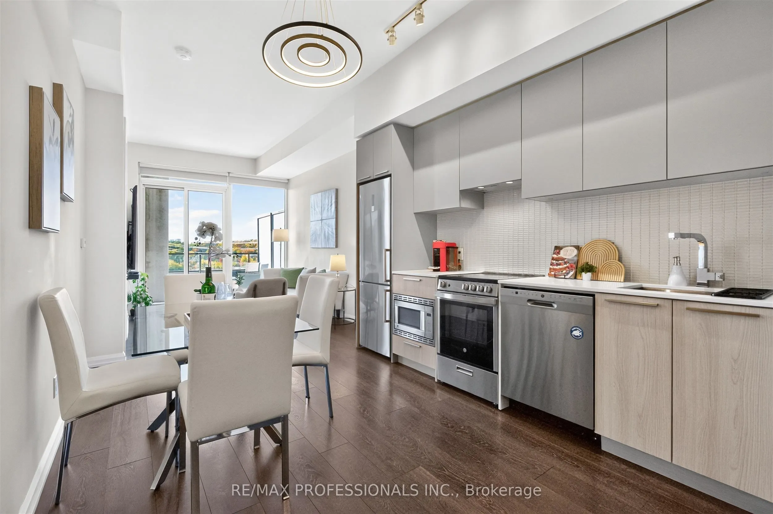 4208 Dundas Street W #609