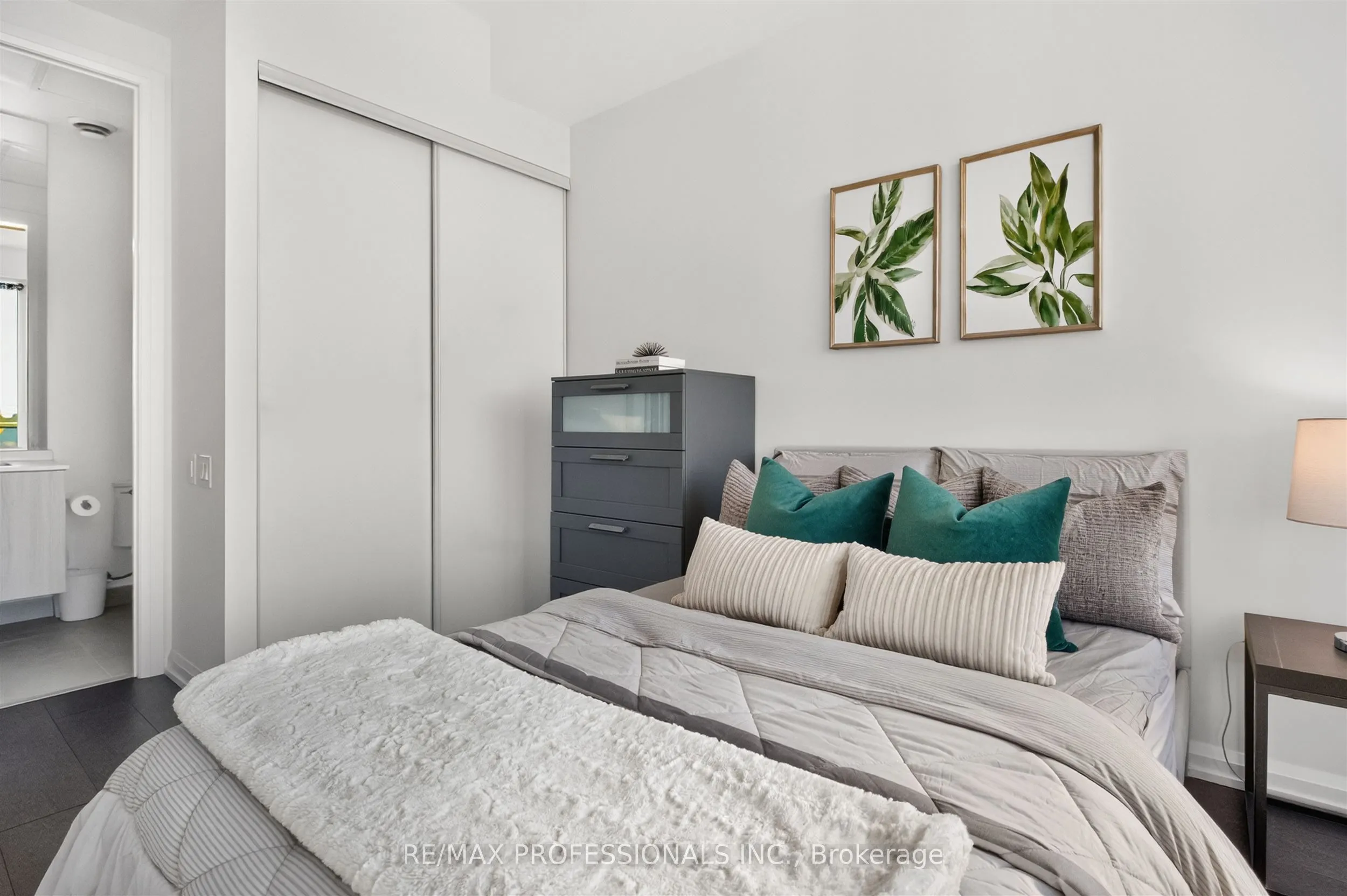 4208 Dundas Street W #609